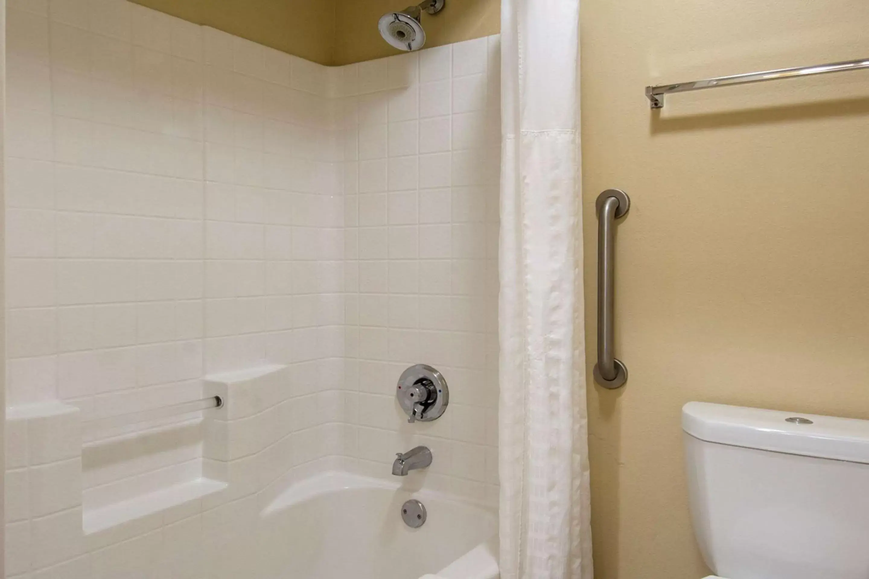 Bathroom in Comfort Inn Santa Fe