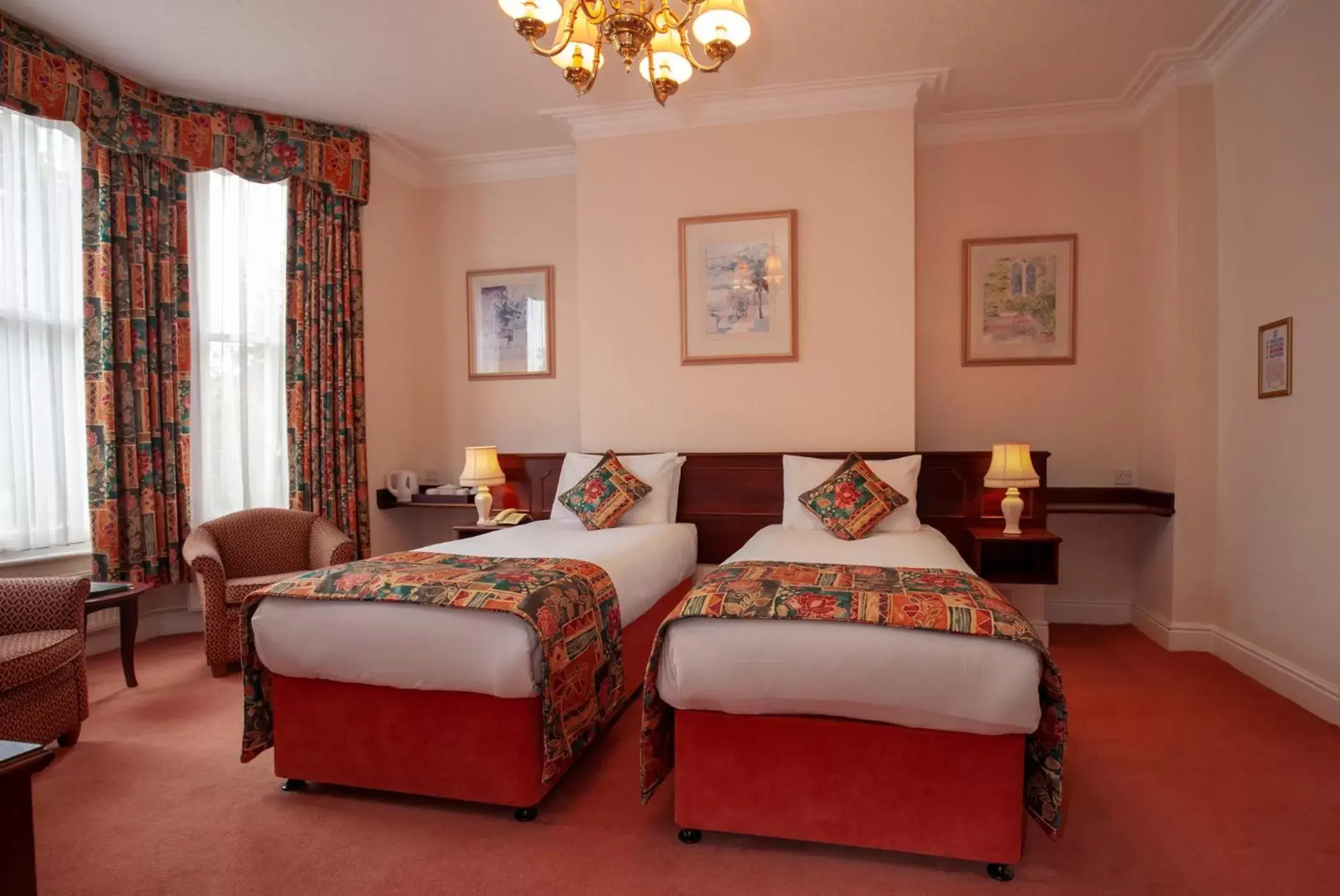 Bed in Arundel House Hotel