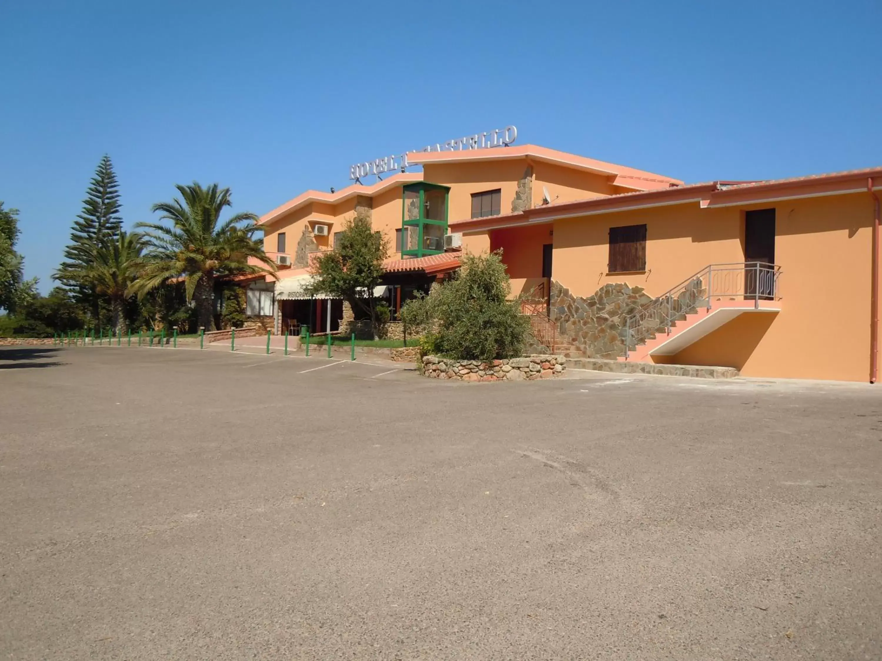 Facade/entrance, Property Building in Il Castello