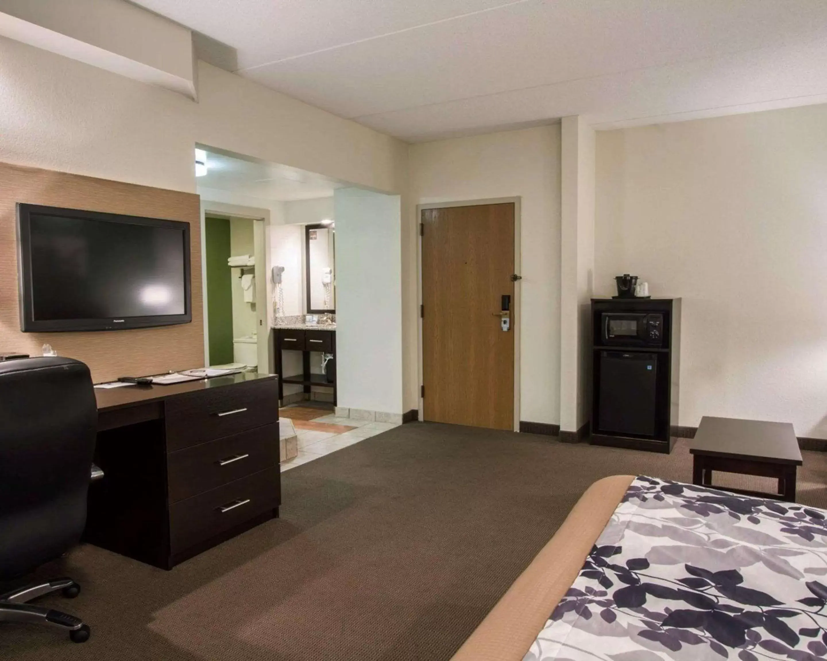 Photo of the whole room, TV/Entertainment Center in Sleep Inn & Suites Buffalo Airport Cheektowaga