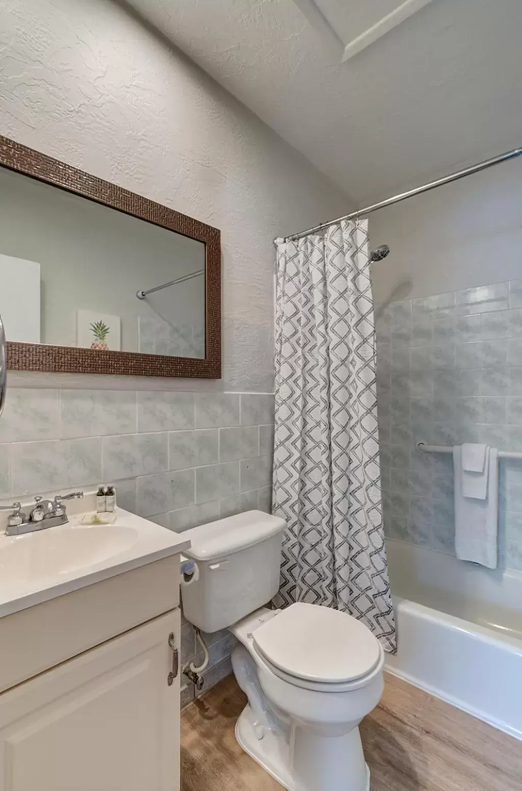 Bathroom in 4145 By The Sea Inn & Suites