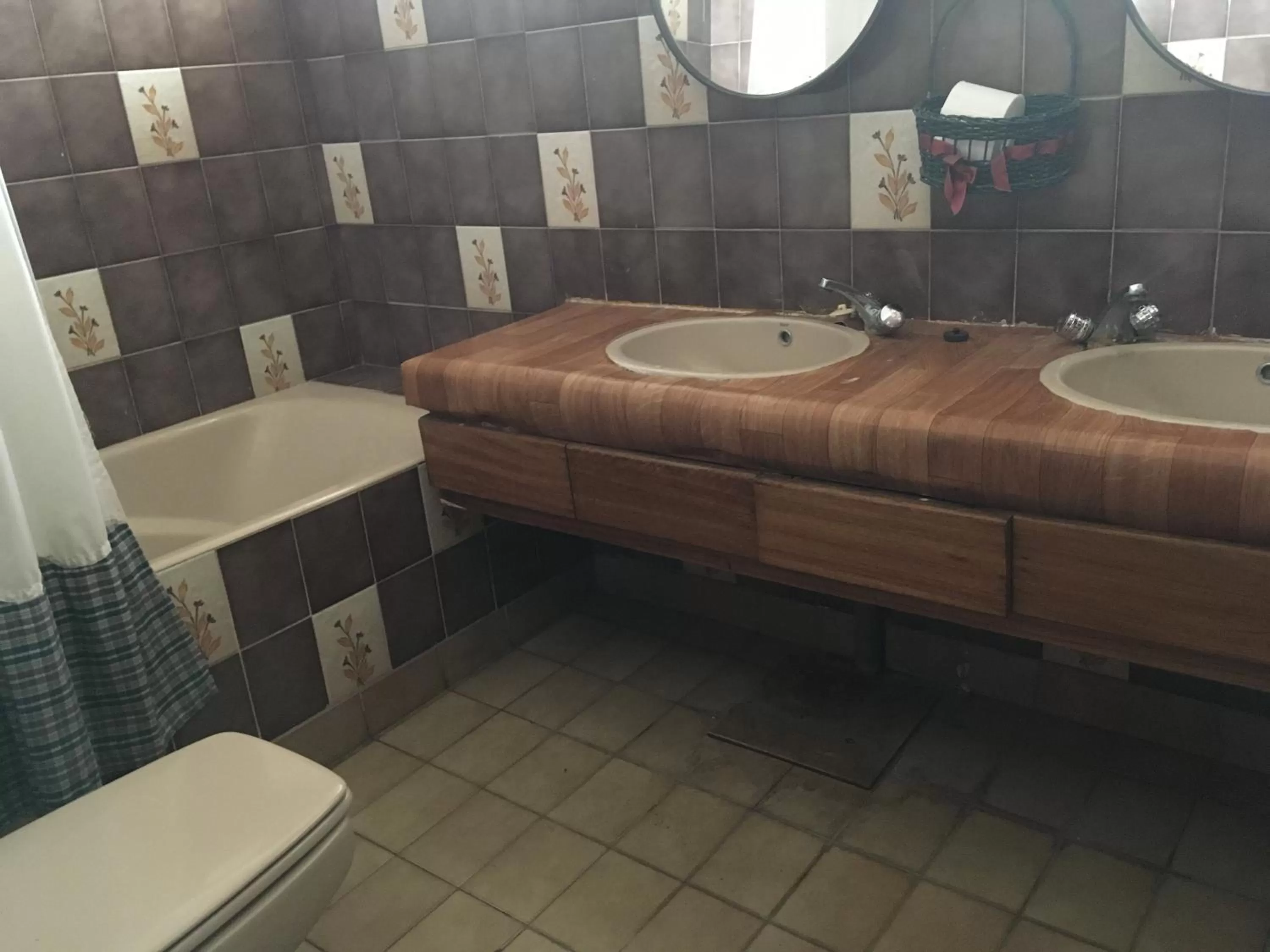 Bathroom in My Father's House Bed & Breakfast