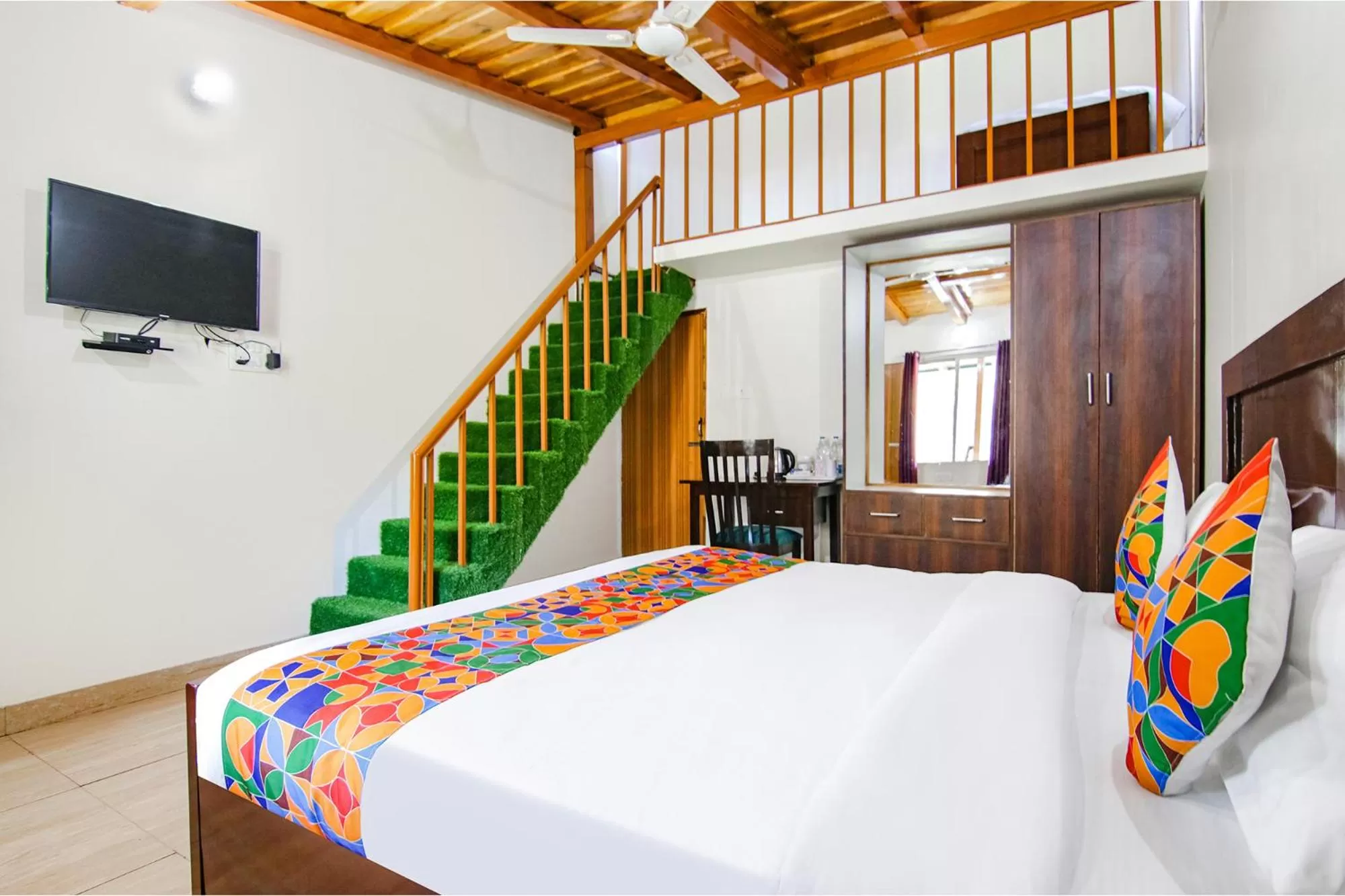 Communal lounge/ TV room, Bed in FabHotel Prime Olive Lake View