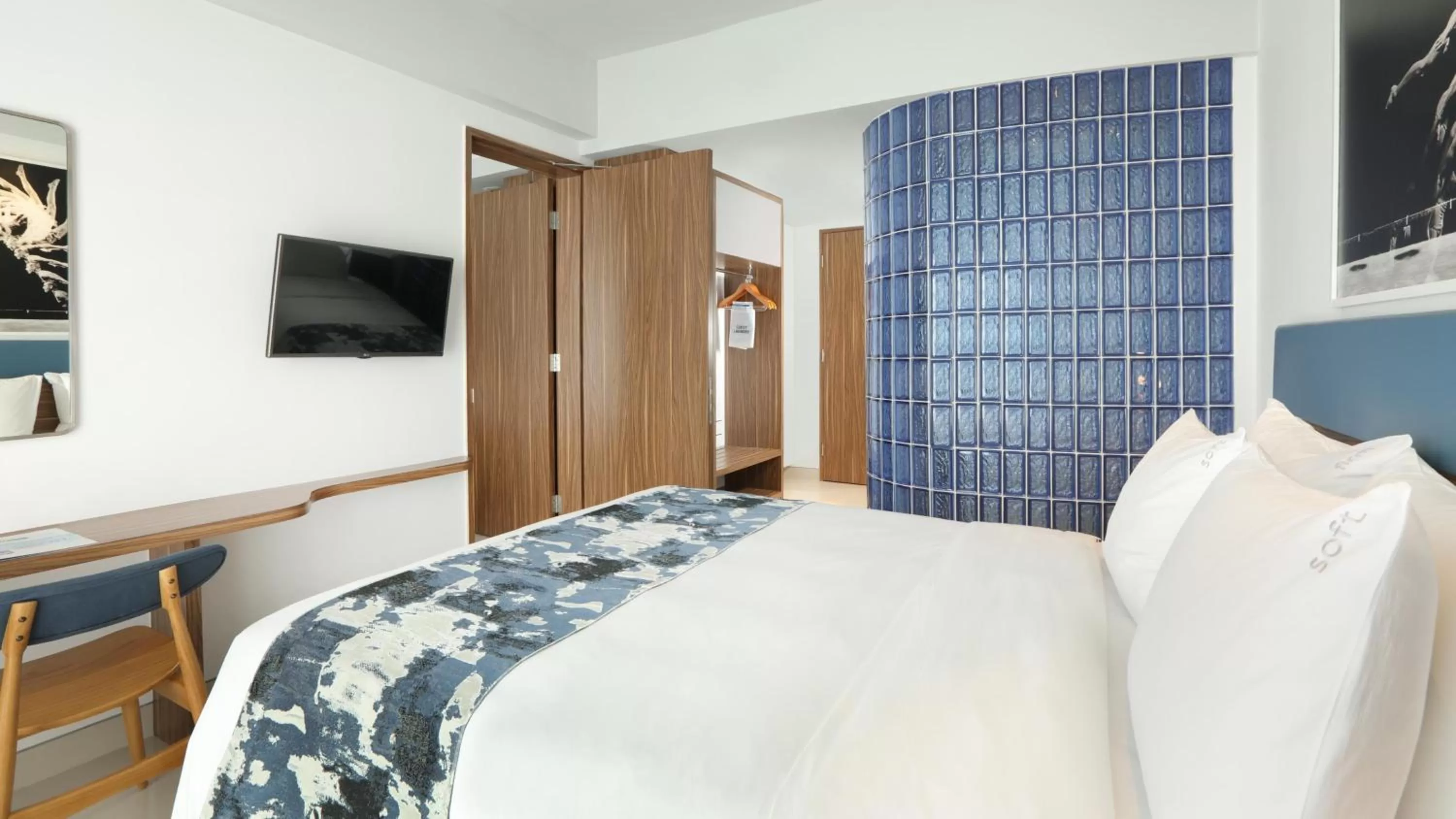 Photo of the whole room, Bed in Holiday Inn Express Baruna by IHG