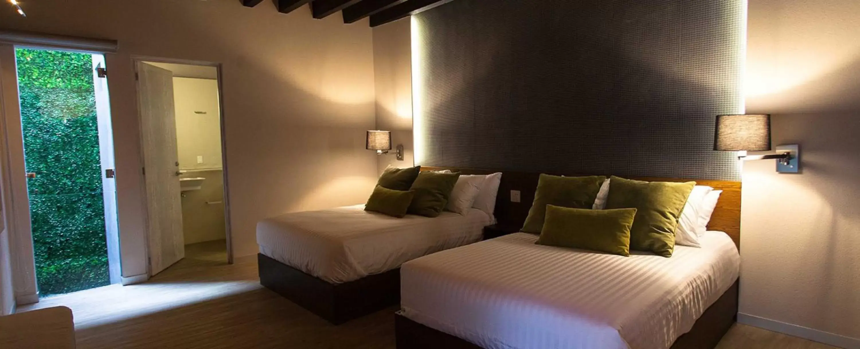 Photo of the whole room, Bed in Othelo Boutique Hotel Mexico