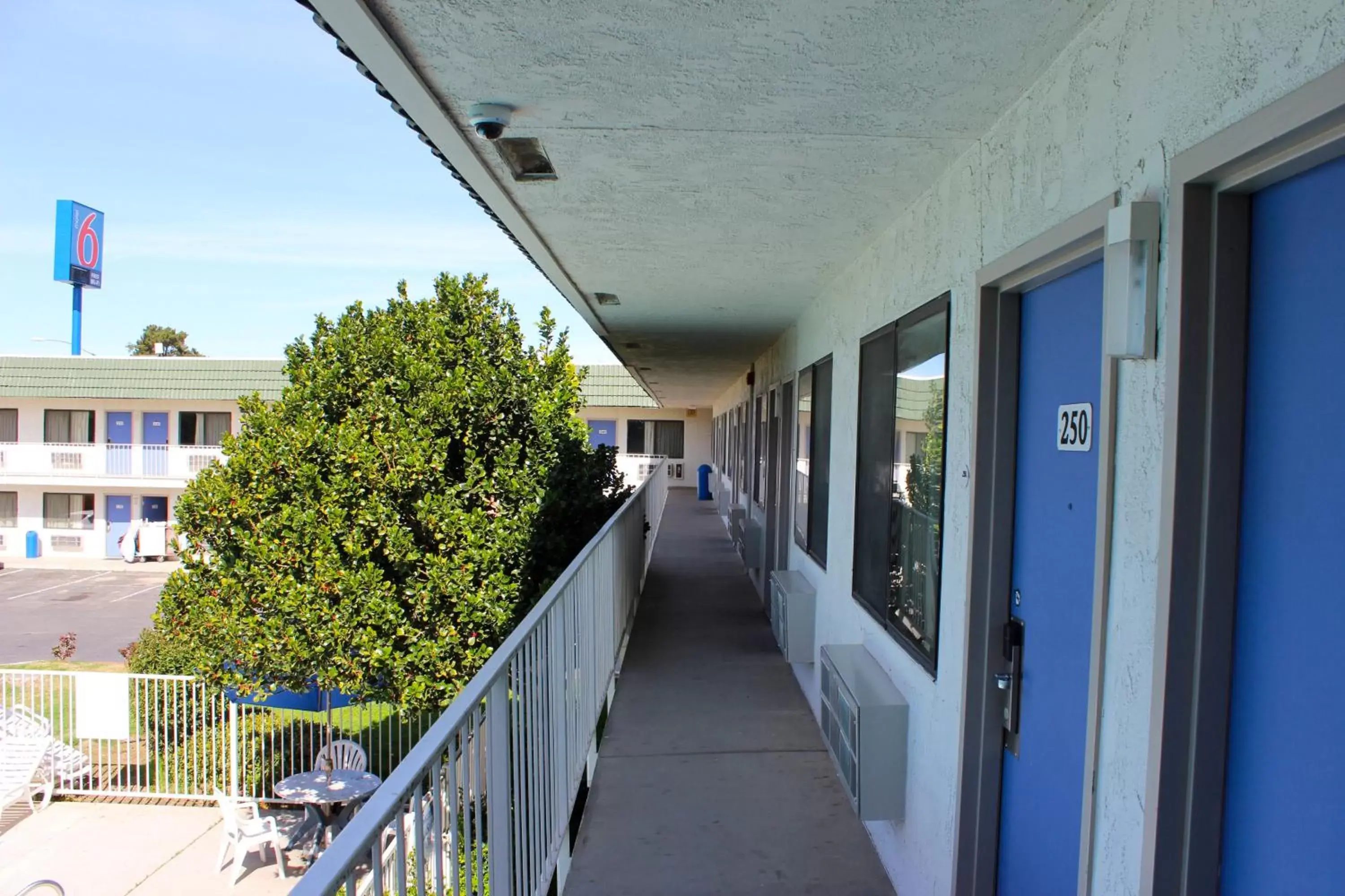 Property logo or sign, Balcony/Terrace in Motel 6-King City, CA