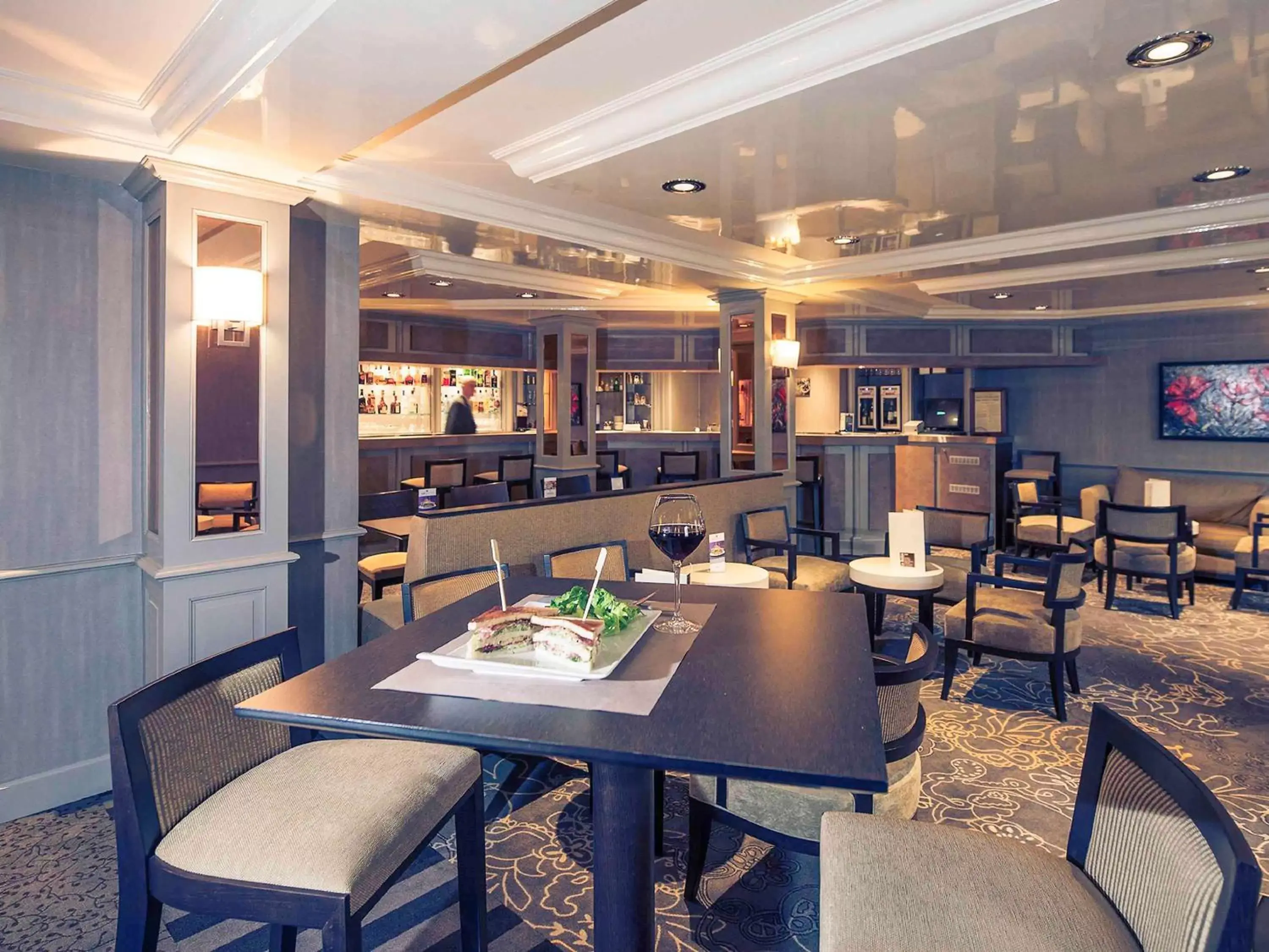 Lounge or bar, Restaurant/Places to Eat in Mercure Rouen Centre Champ de Mars