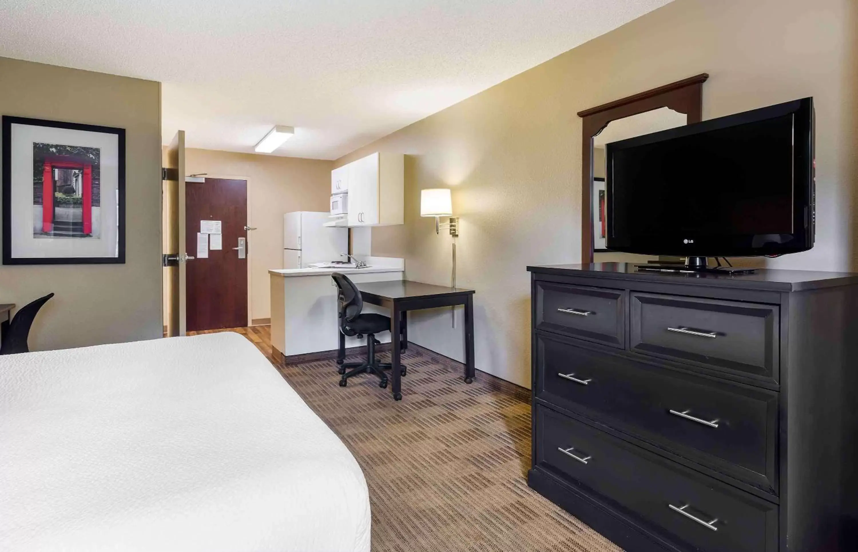 Bedroom, TV/Entertainment Center in Extended Stay America Suites - Boston - Westborough - Connector Road