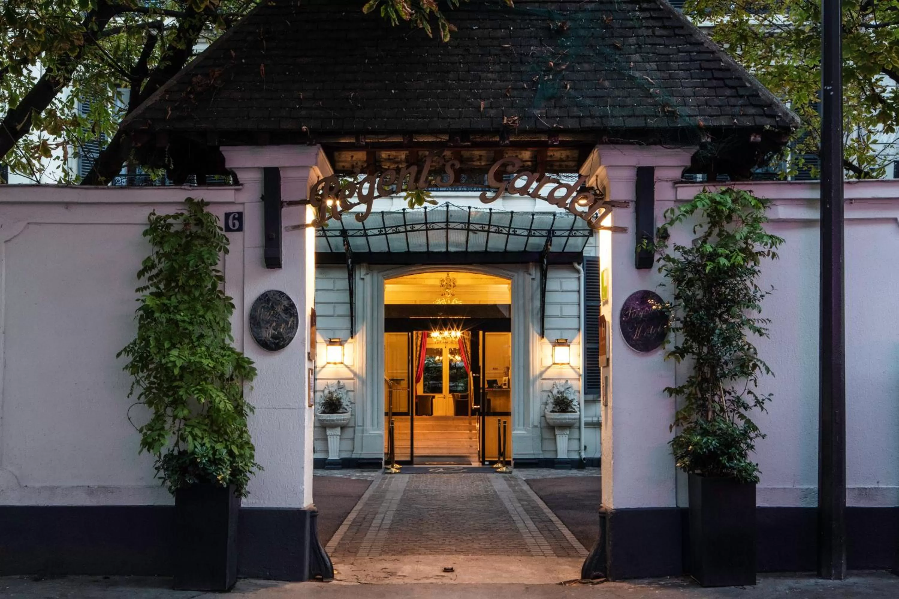 Facade/entrance in Hôtel Regent's Garden - Astotel