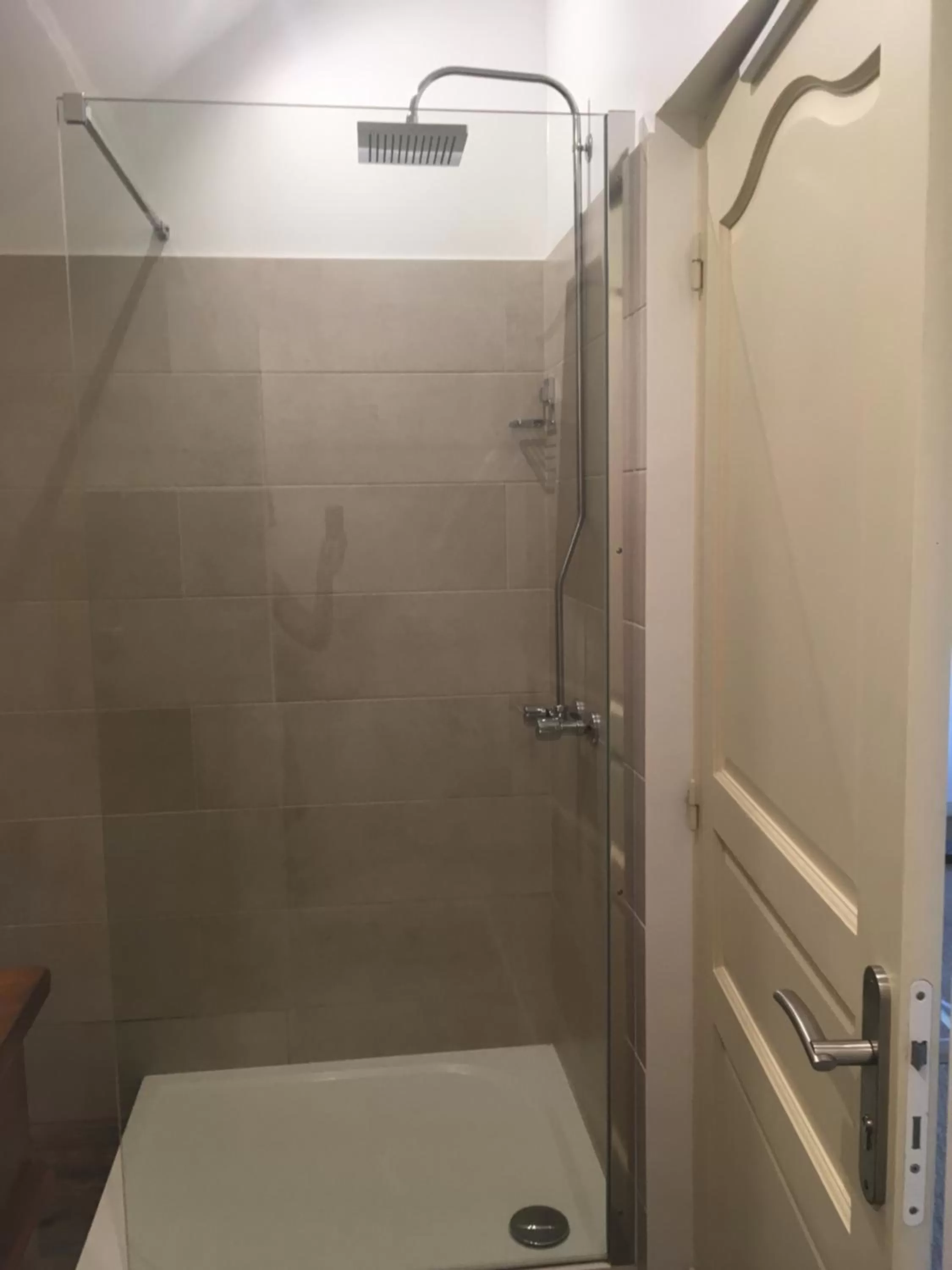 Shower in Caloupilé