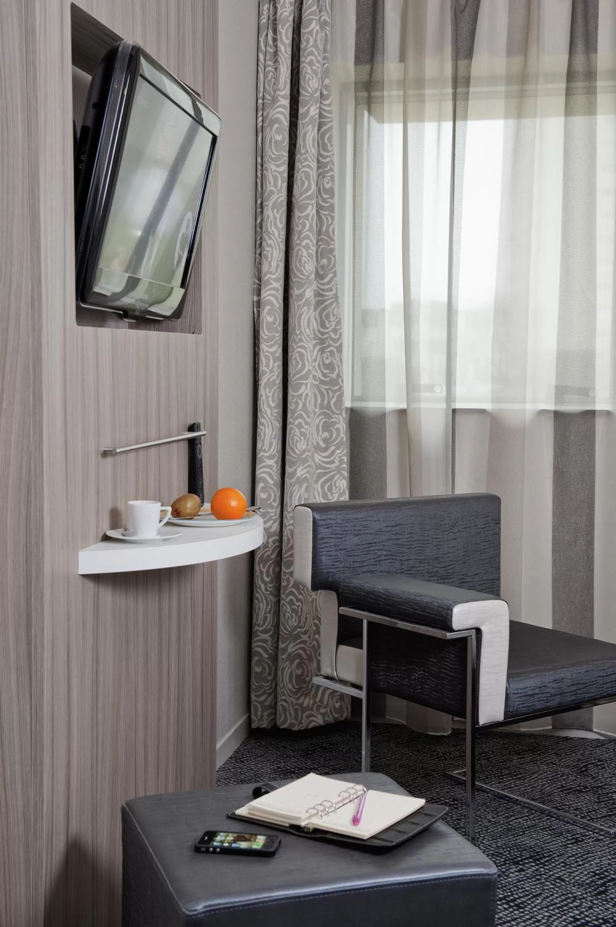 Bedroom in ibis Styles Melun