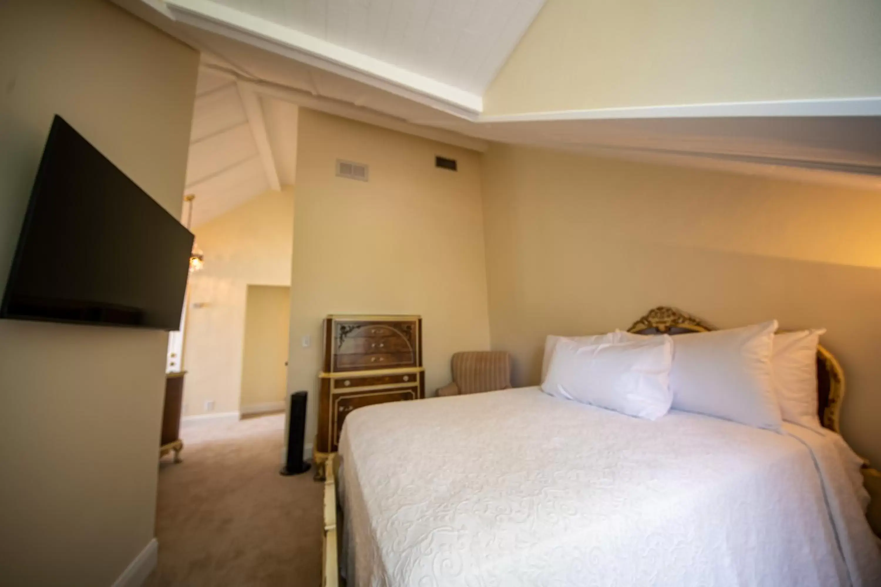 Standard Double Room in The Edenton Collection-The Granville Queen Inn