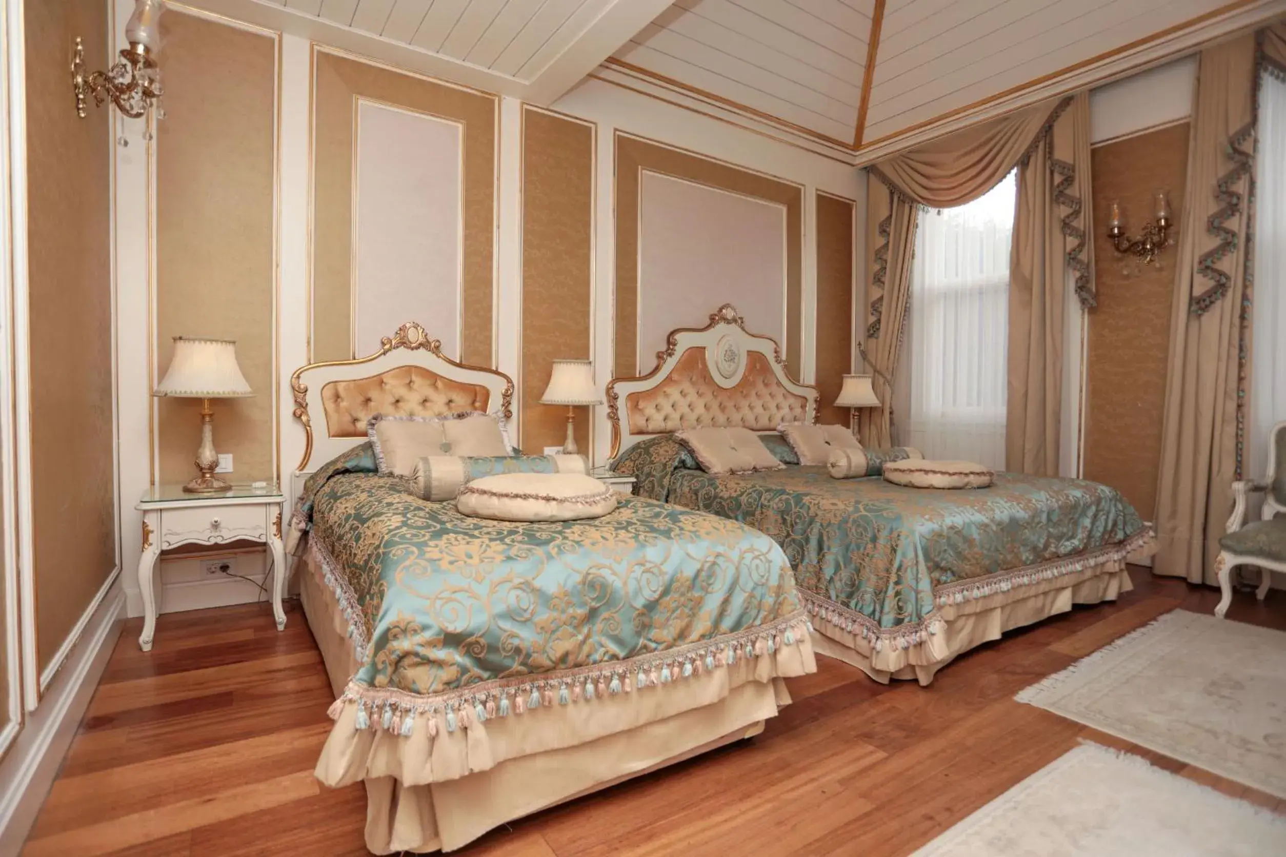 Photo of the whole room, Bed in Limak Thermal Boutique Hotel