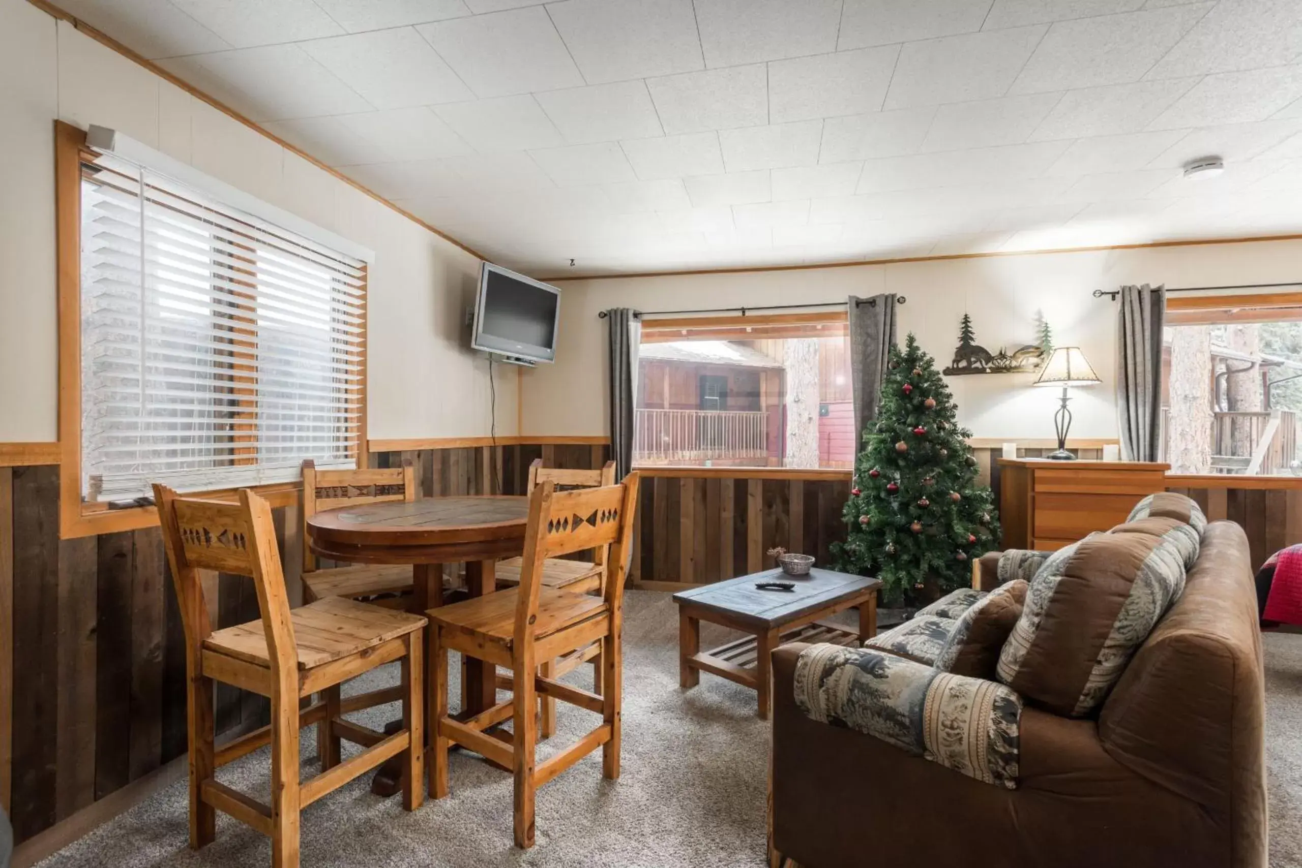 Seating Area in Ponderosa Lodge