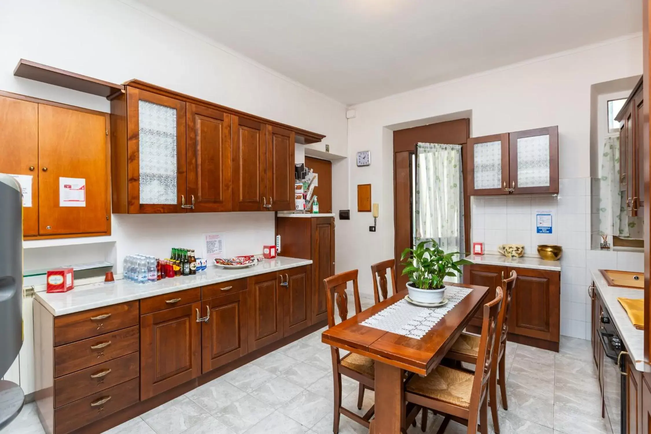 Communal lounge/ TV room, Kitchen/Kitchenette in Grotta di Rita