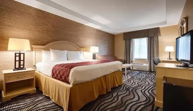 Bedroom, Bed in Best Western Summit Inn