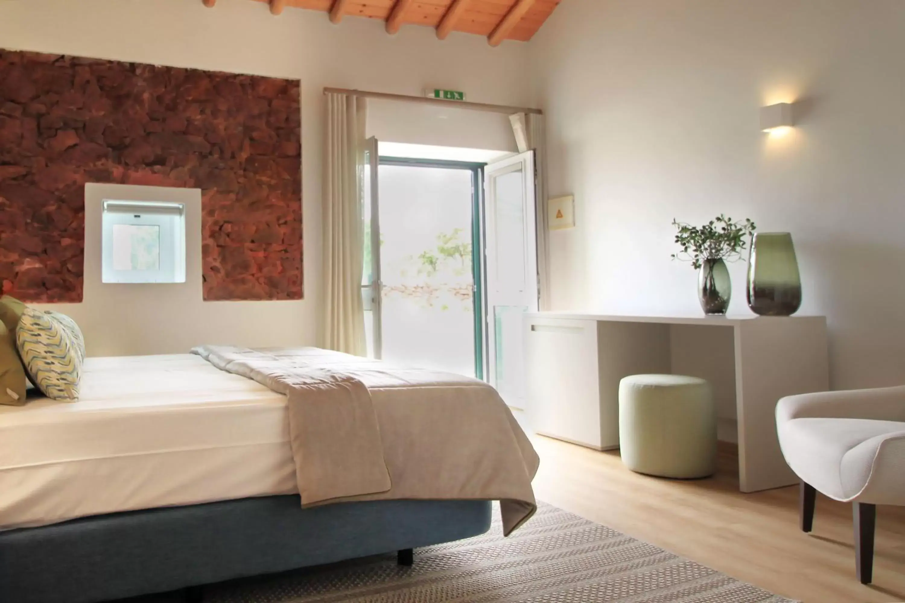 Photo of the whole room, Bed in Quinta da Luz - A Luxury Boutique B&B