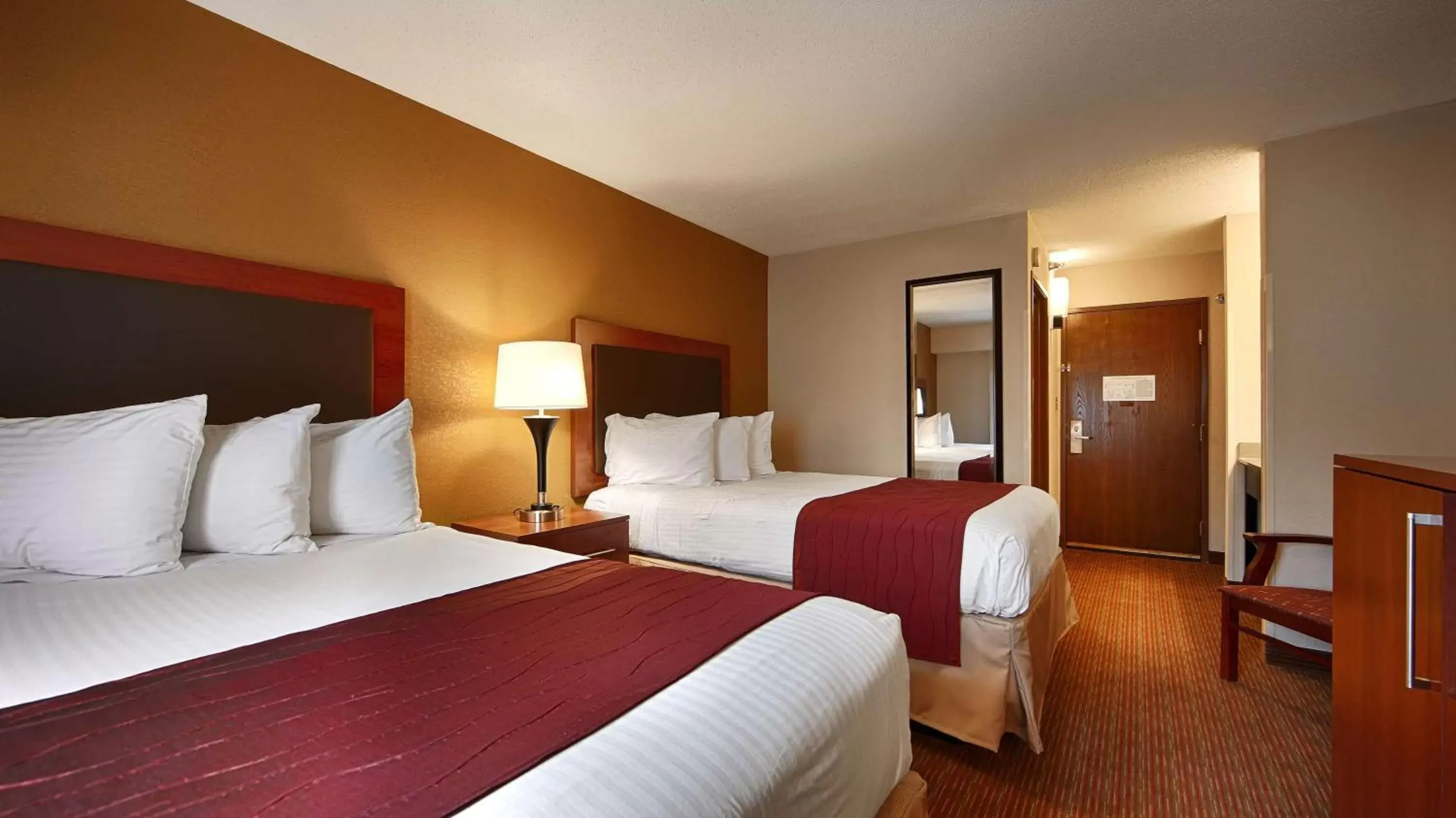 Photo of the whole room, Bed in Days Inn by Wyndham Indiana Benjamin Franklin Highway Photo of the whole room, Bed in Days Inn by Wyndham Indiana Benjamin Franklin Highway