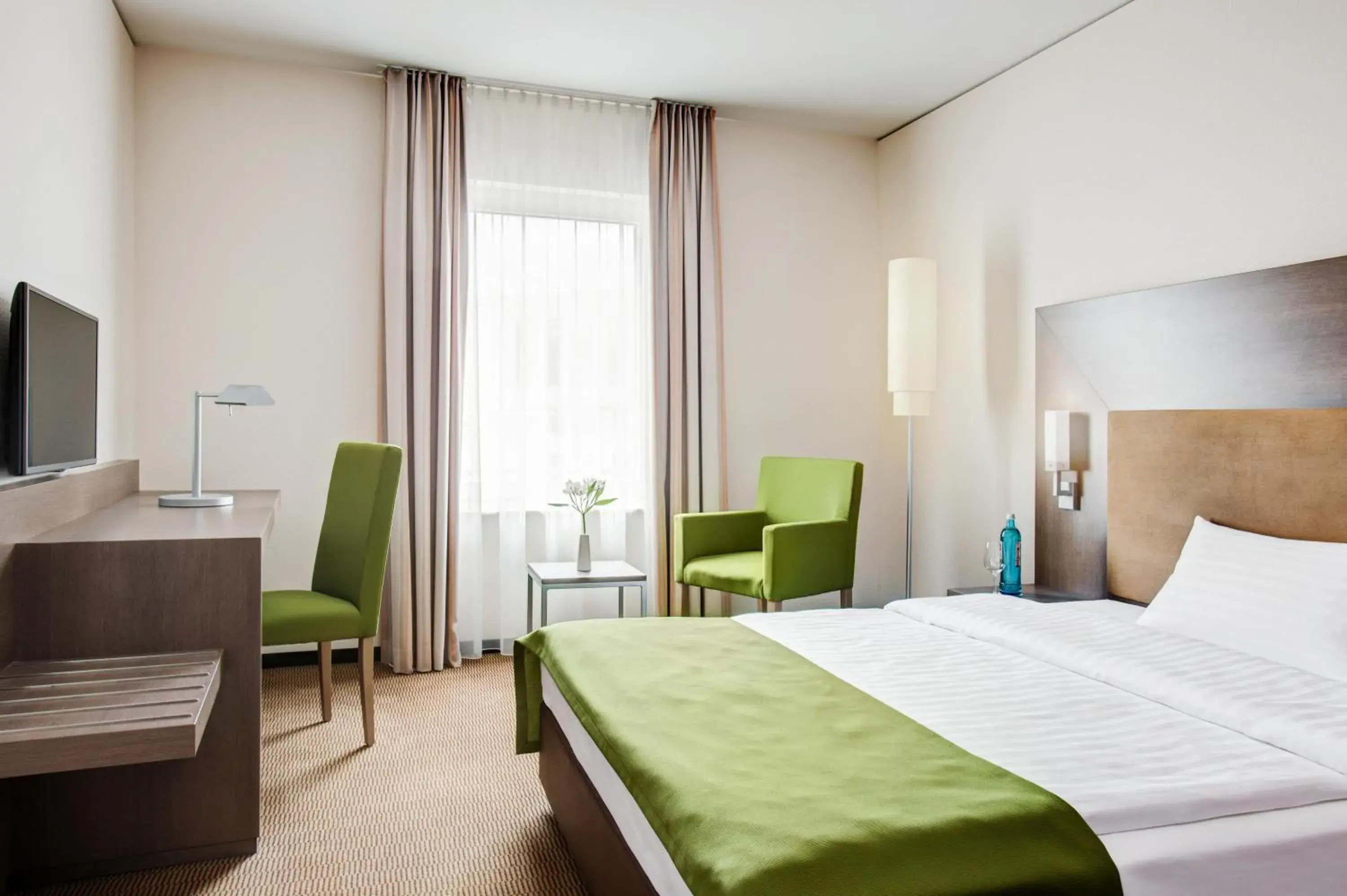 Photo of the whole room in IntercityHotel Mainz