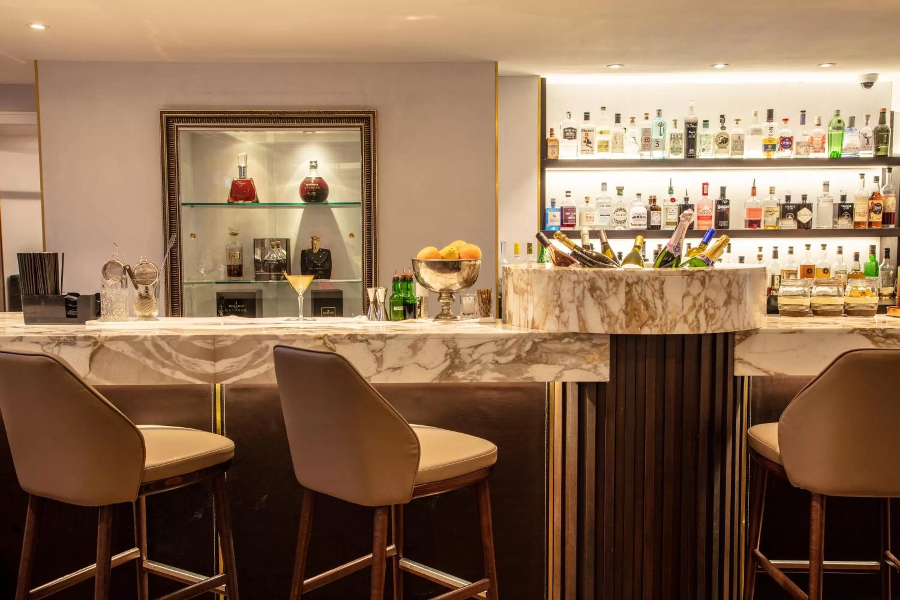 Lounge or bar in The Roseate Reading