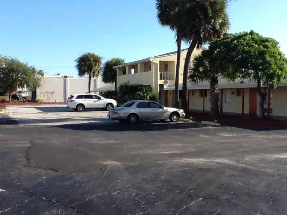 Property Building in Sunset Inn- Fort Pierce, FL