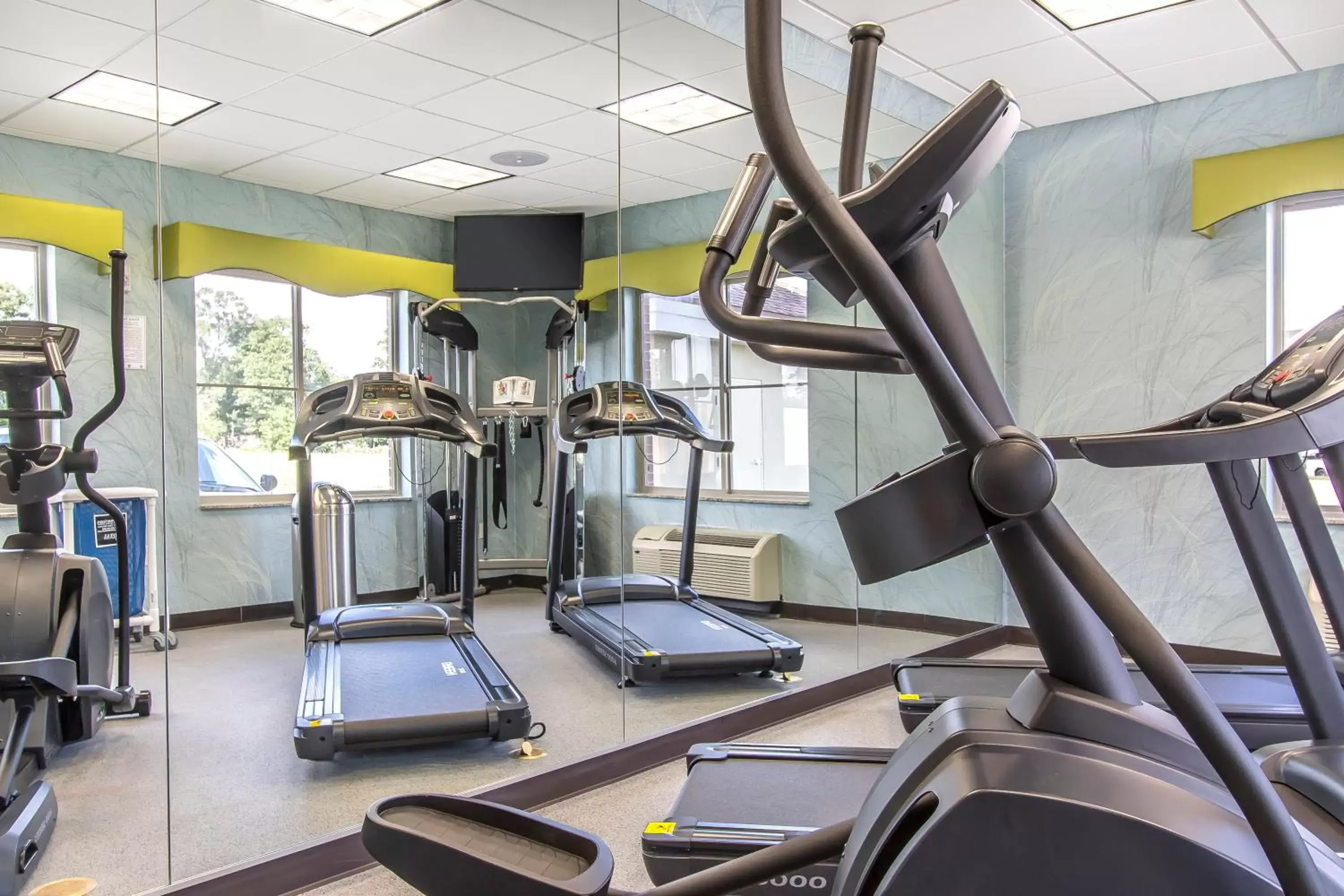 Fitness centre/facilities, Fitness Center/Facilities in Suburban Studios Donaldsonville - Gonzales