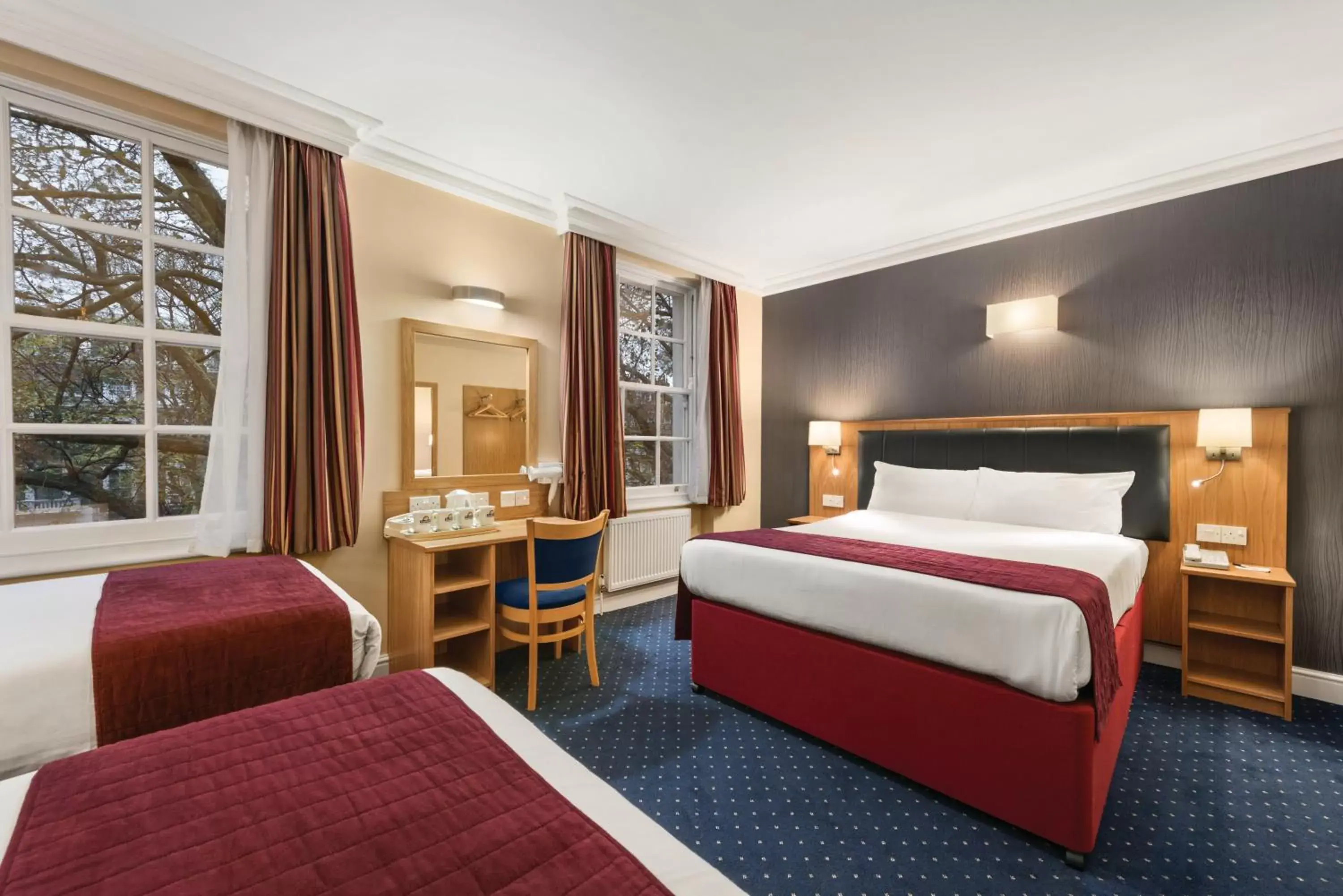 Quadruple Room with Two Double Beds and One Twin Bed - Non-Smoking in Days Inn Hyde Park