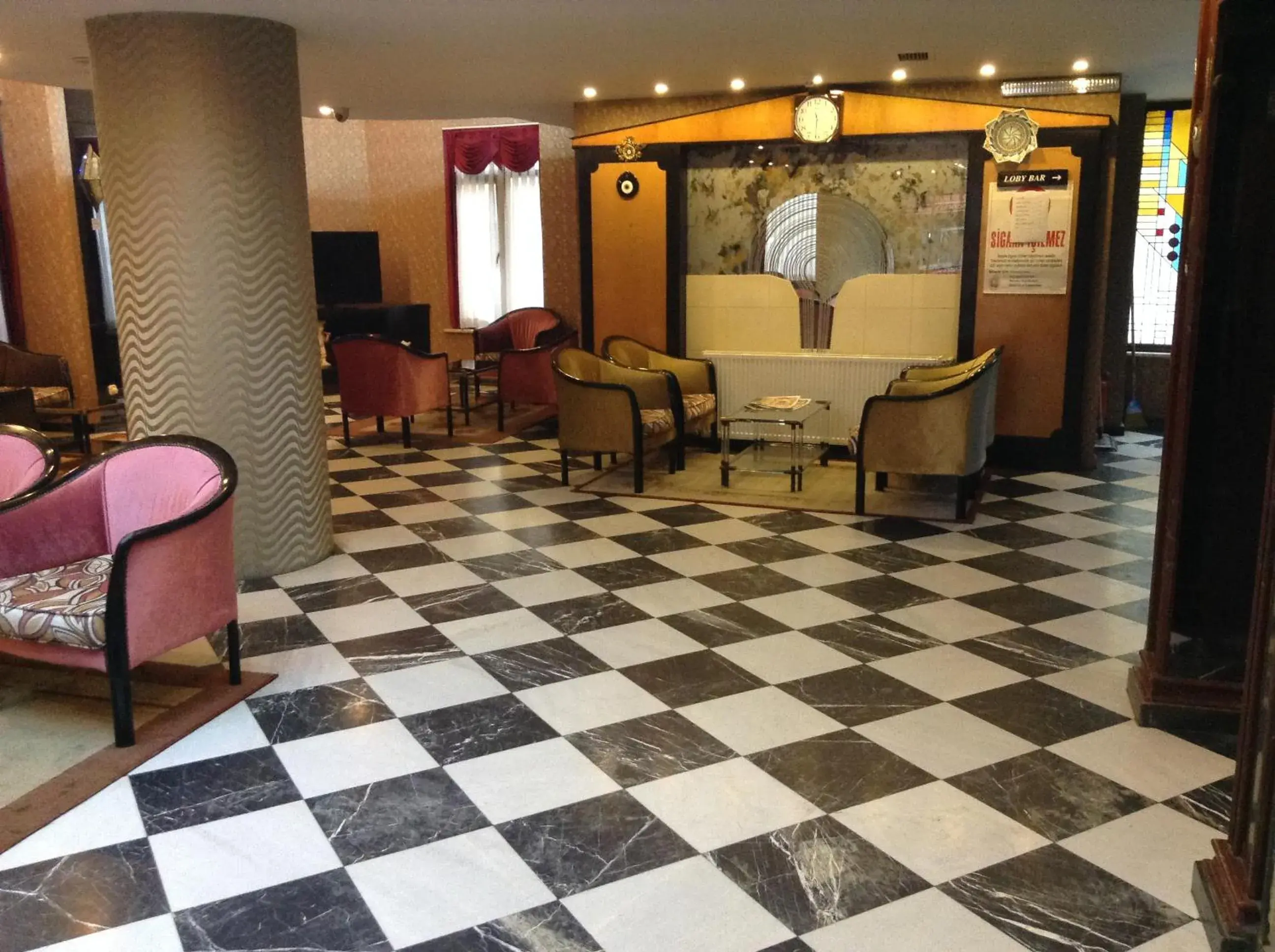 Communal lounge/ TV room, Lounge/Bar in Tayhan Hotel