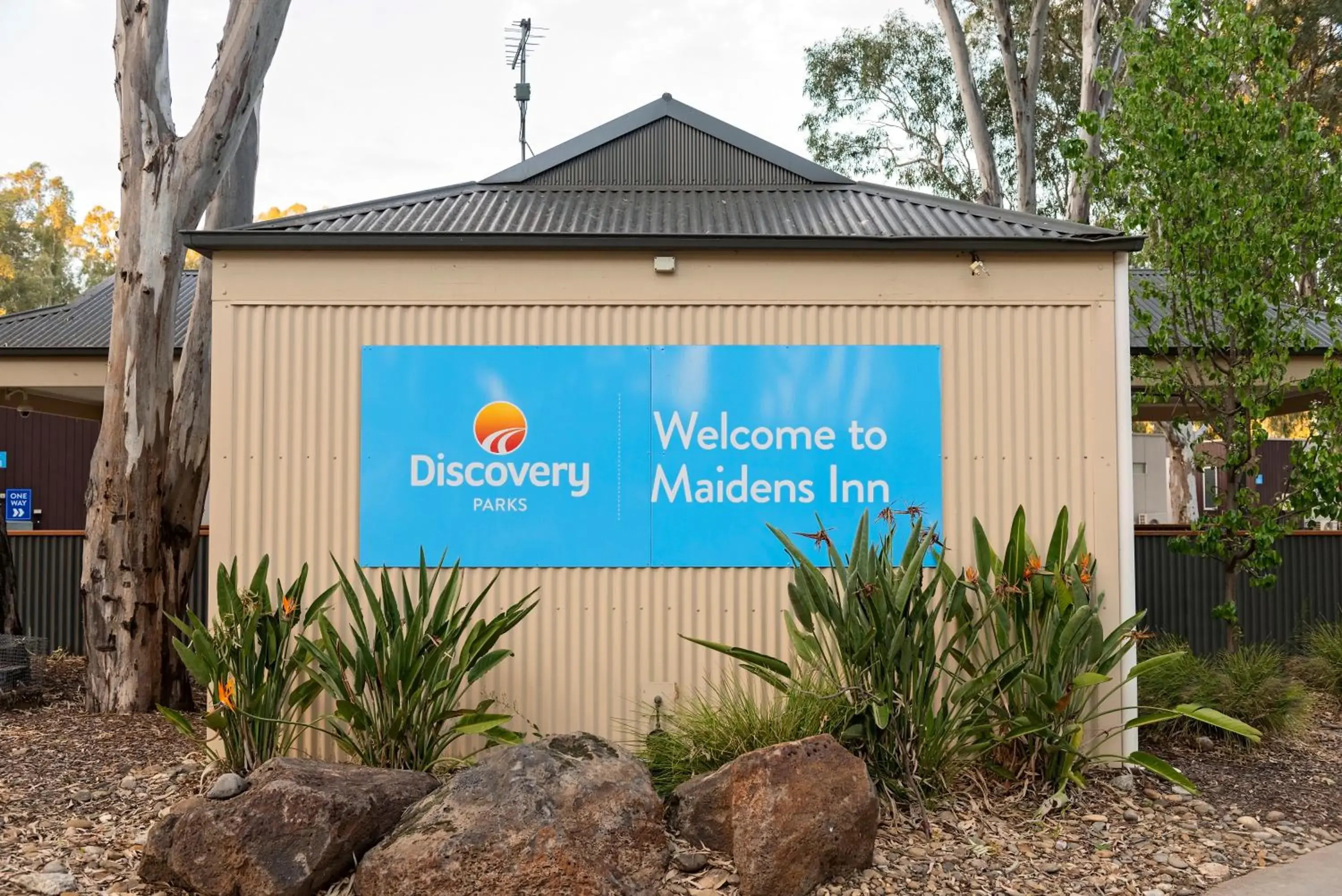 Property logo or sign in Discovery Parks - Maidens Inn Moama