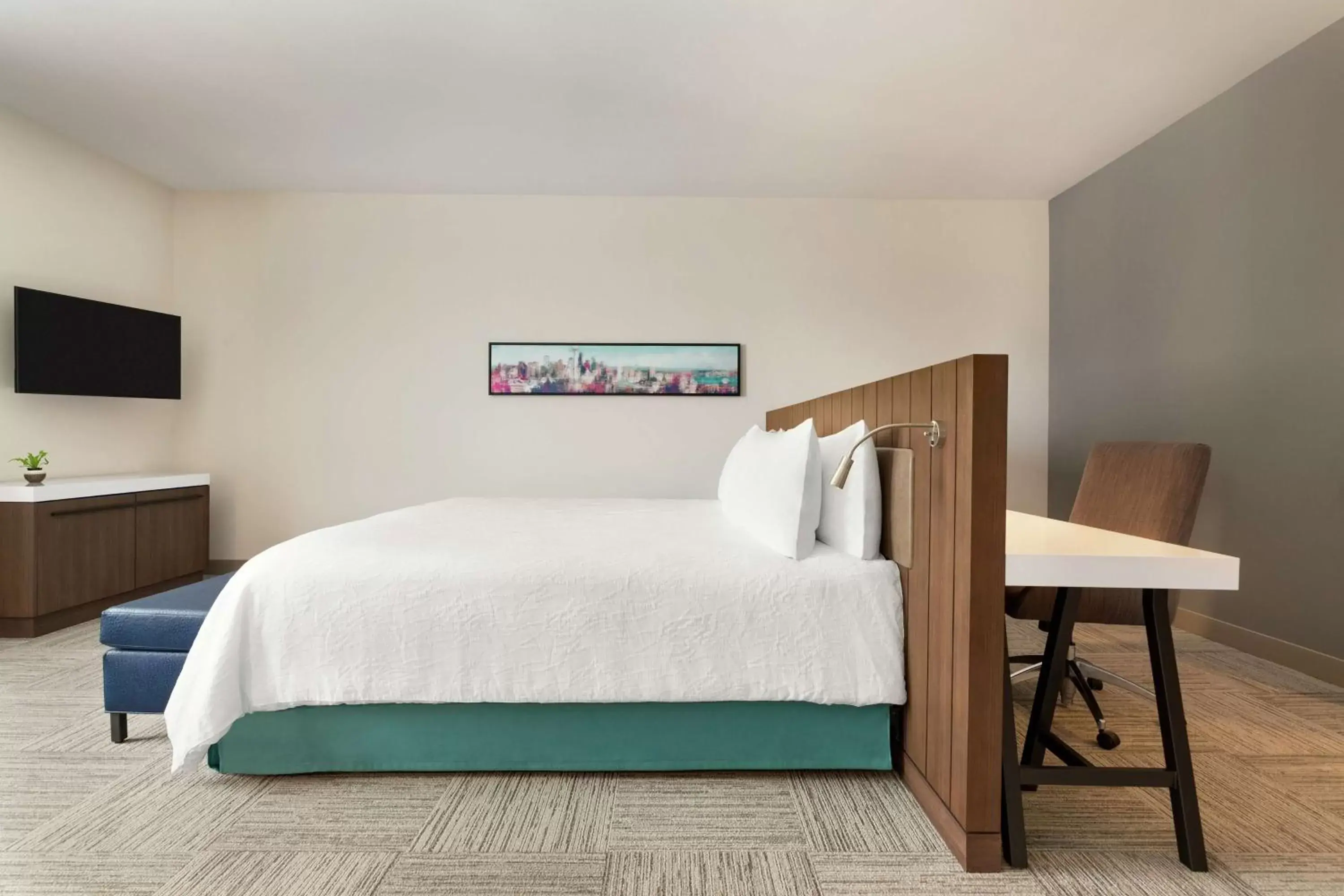 Bedroom, Bed in Hilton Garden Inn Seattle Airport