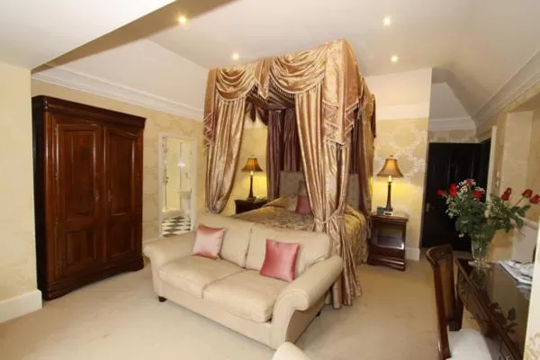 Bed in Mansion House Hotel