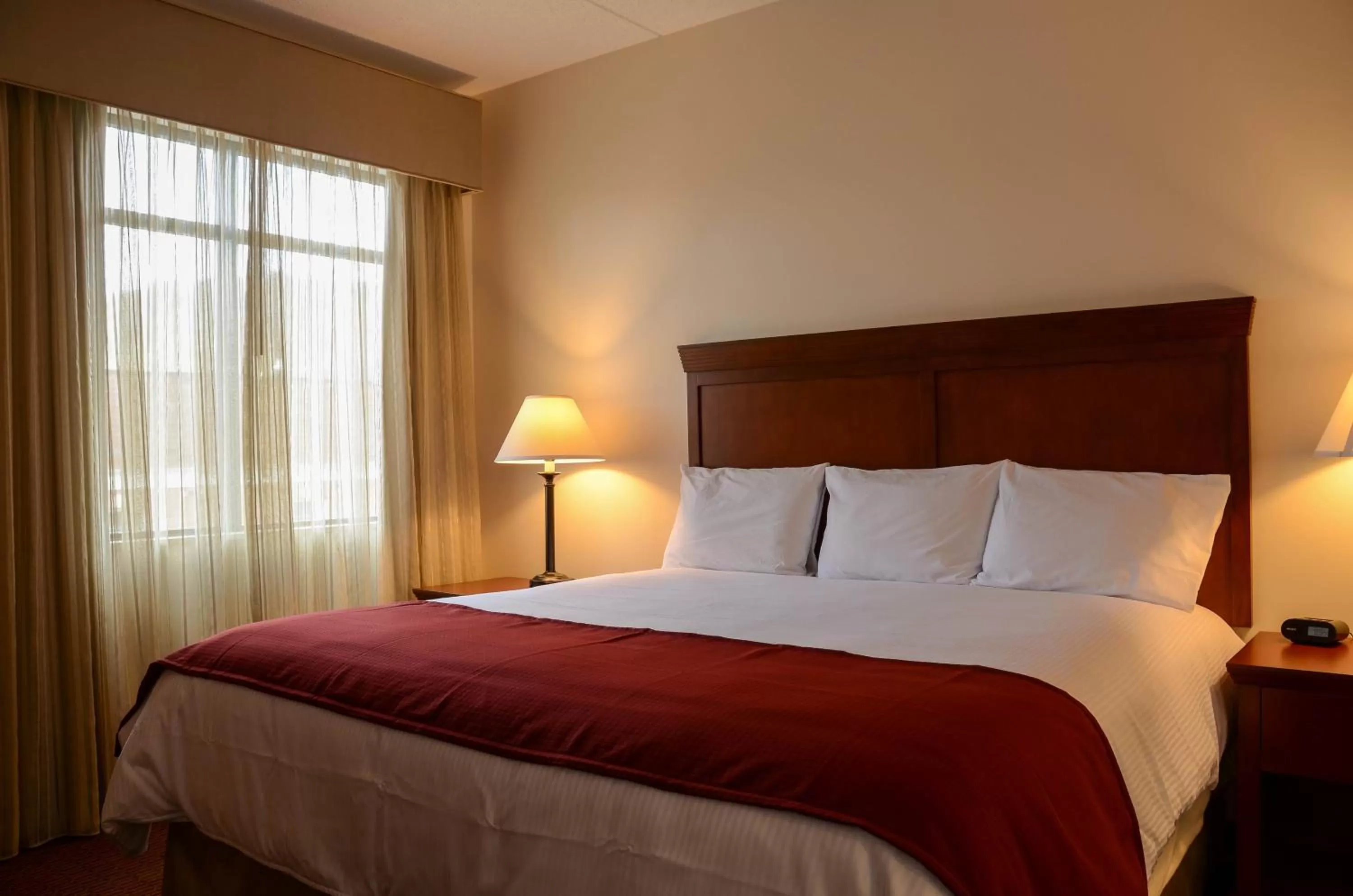 Bedroom, Bed in Penn Wells Lodge