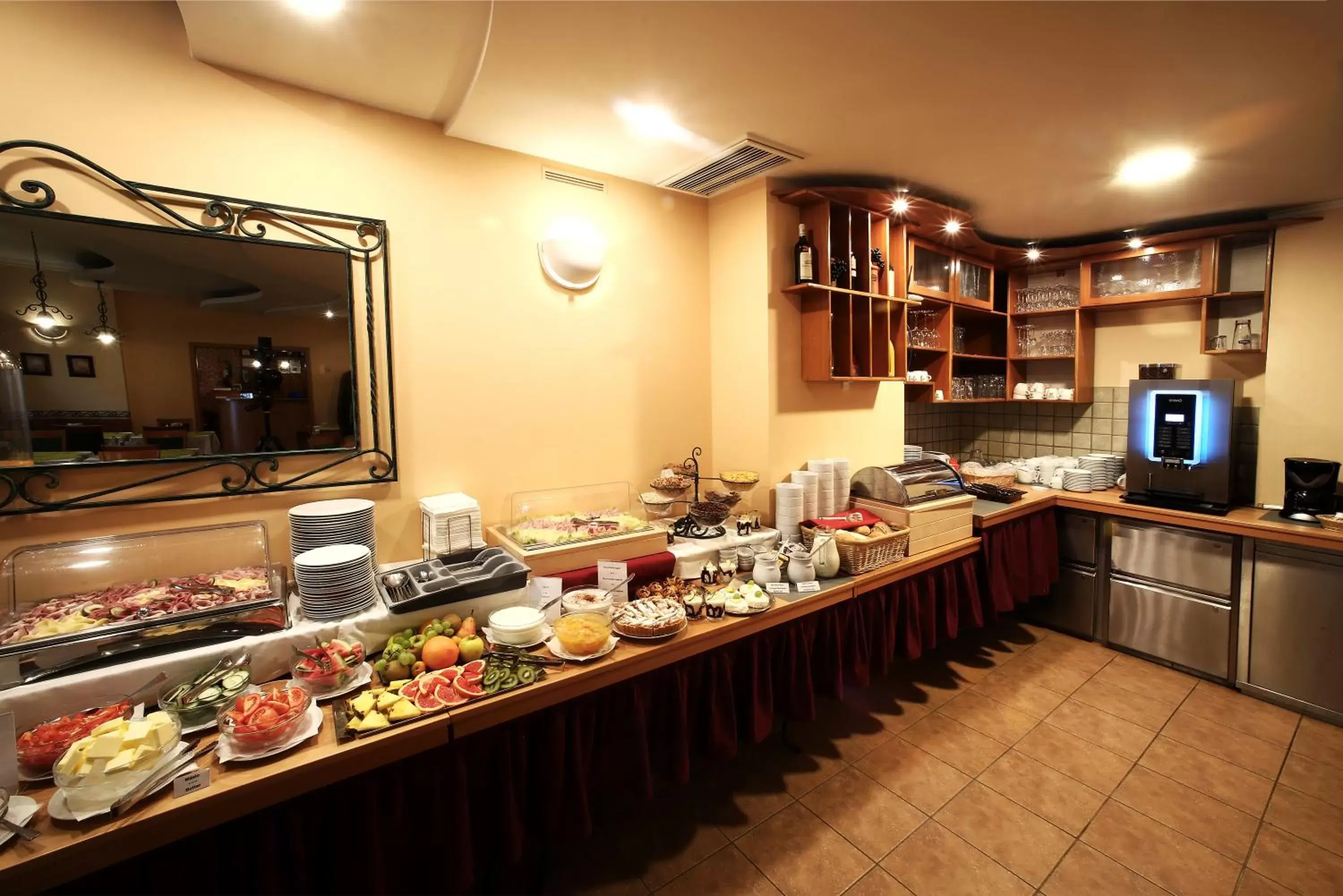 Breakfast, Restaurant/Places to Eat in Hotel Roudna