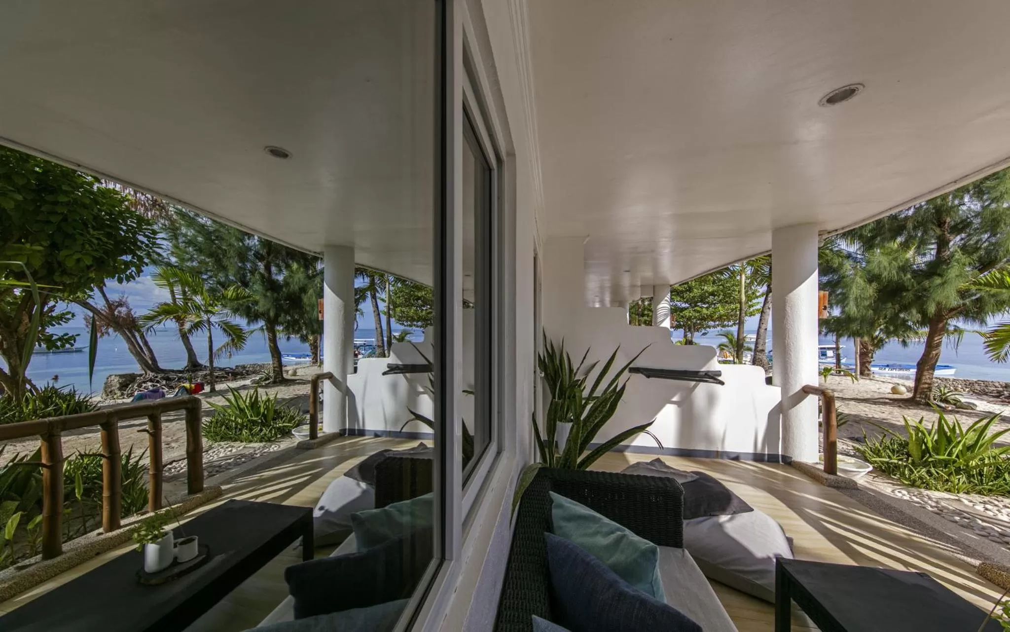 Patio in Ocean Vida Beach and Dive Resort