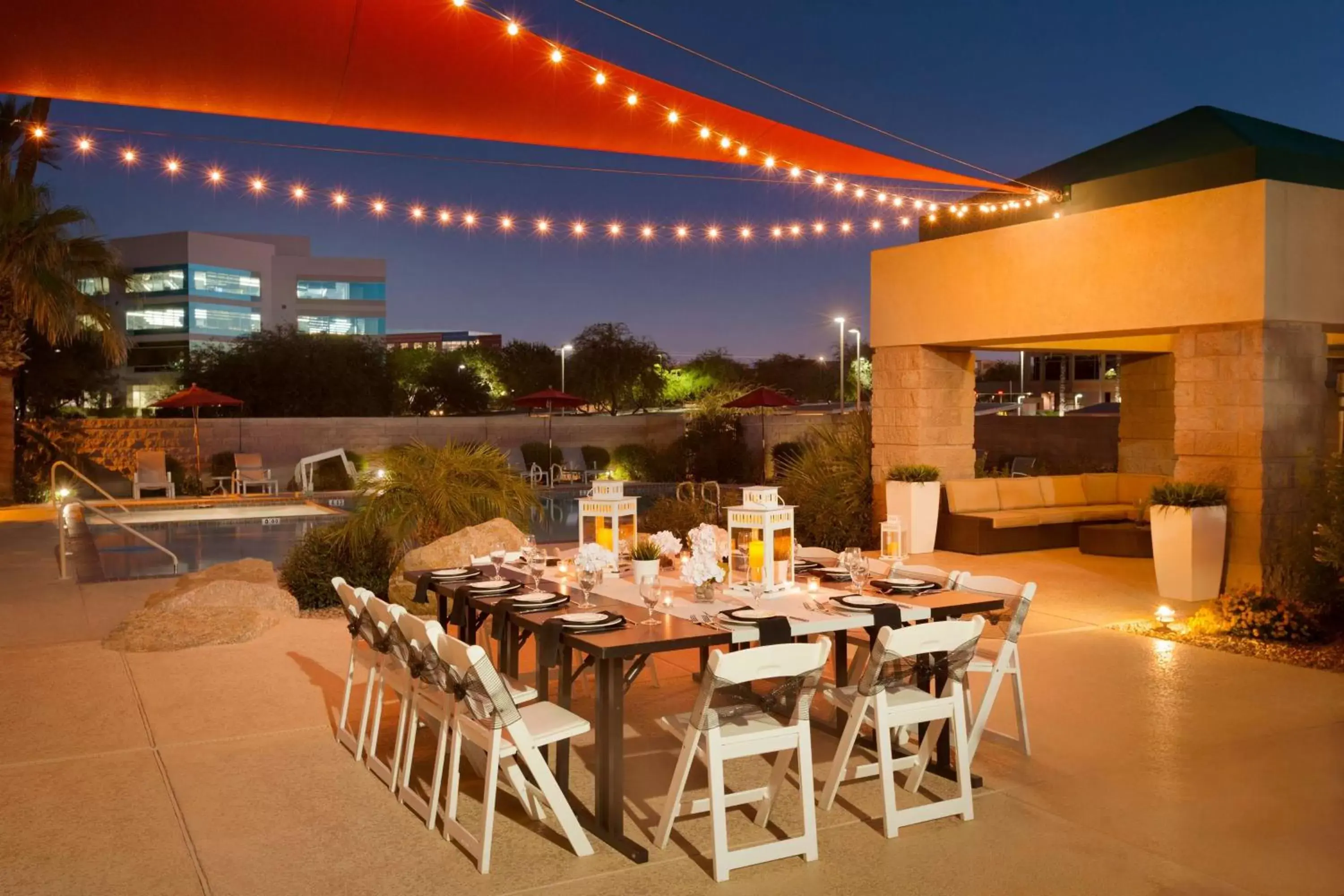 Restaurant/Places to Eat in Radisson Hotel Phoenix Airport