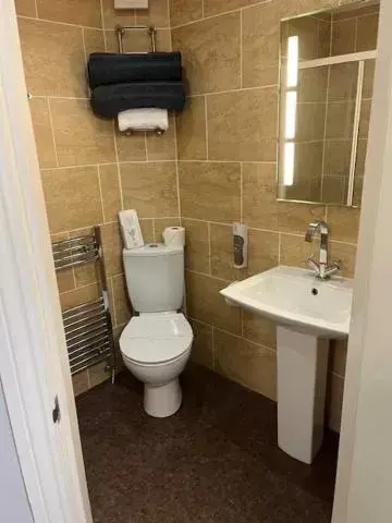 Shower, Bathroom in The Kenley Hotel