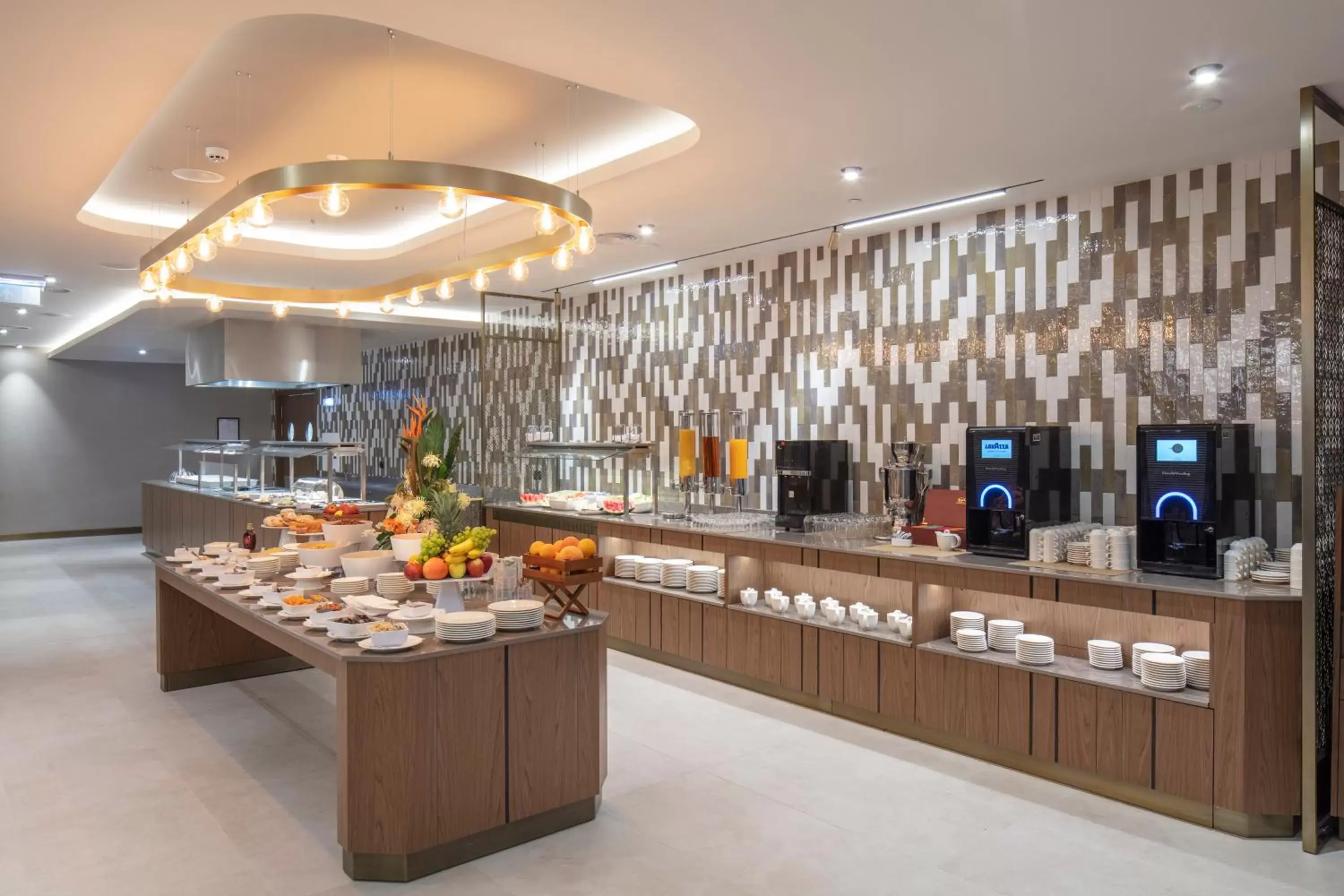 Restaurant/places to eat, Food in Doubletree By Hilton Plovdiv Center