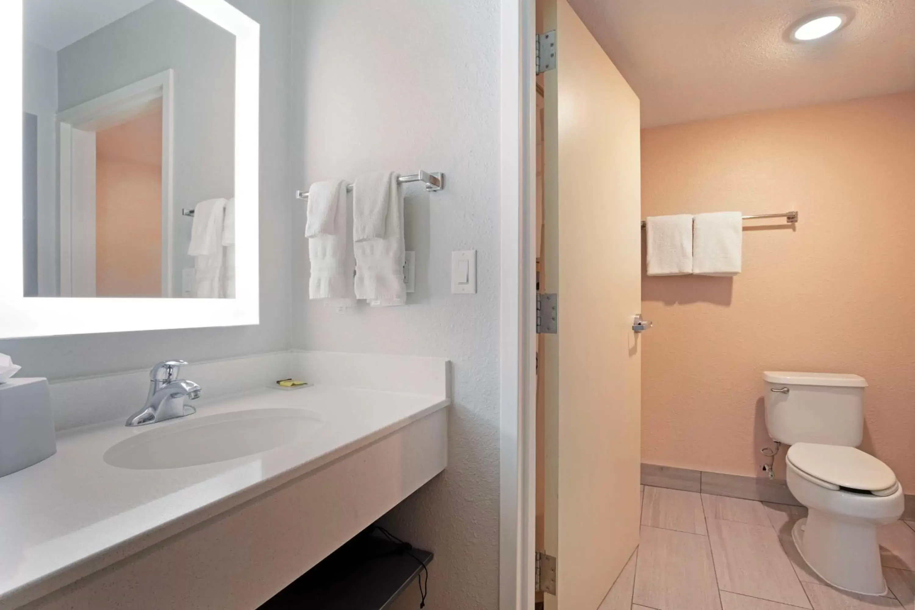 Bathroom in Best Western Plus Fort Worth North Bathroom in Best Western Plus Fort Worth North