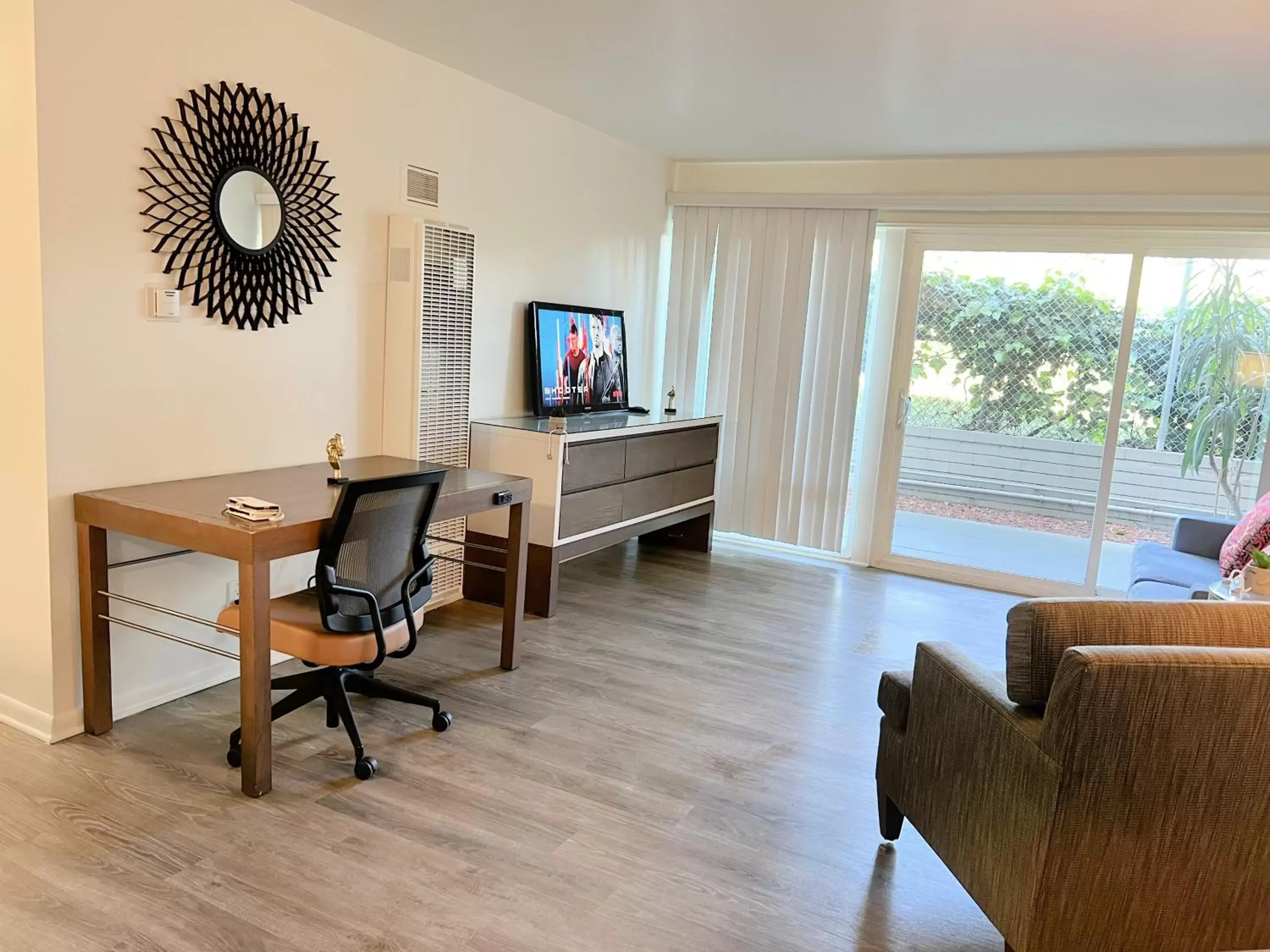 Living room, TV/Entertainment Center in Executive Santa Monica Suites