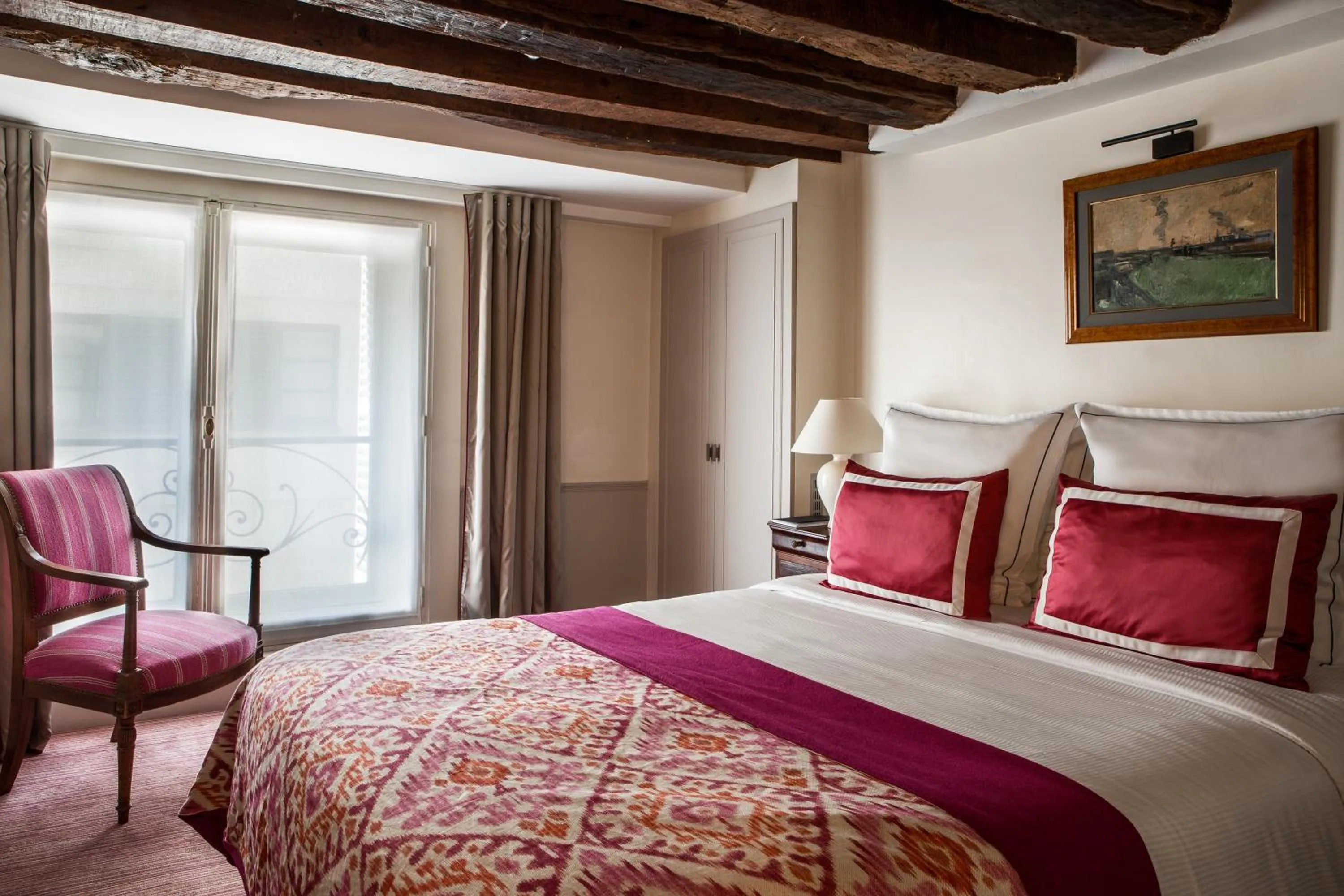 Photo of the whole room, Bed in Hôtel des Saints Pères - Esprit de France