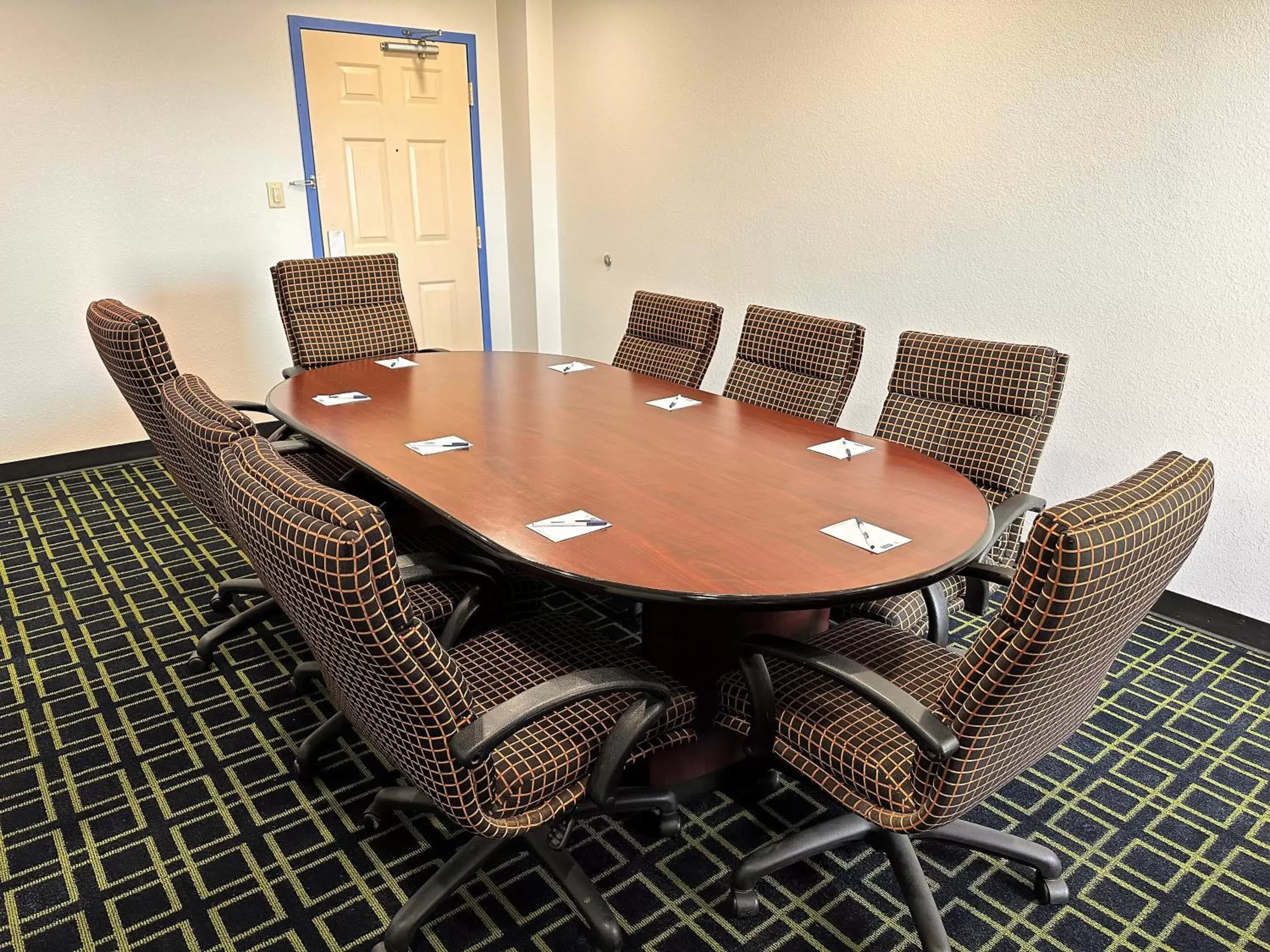 Meeting/conference room in Travelodge by Wyndham Fort Wayne North