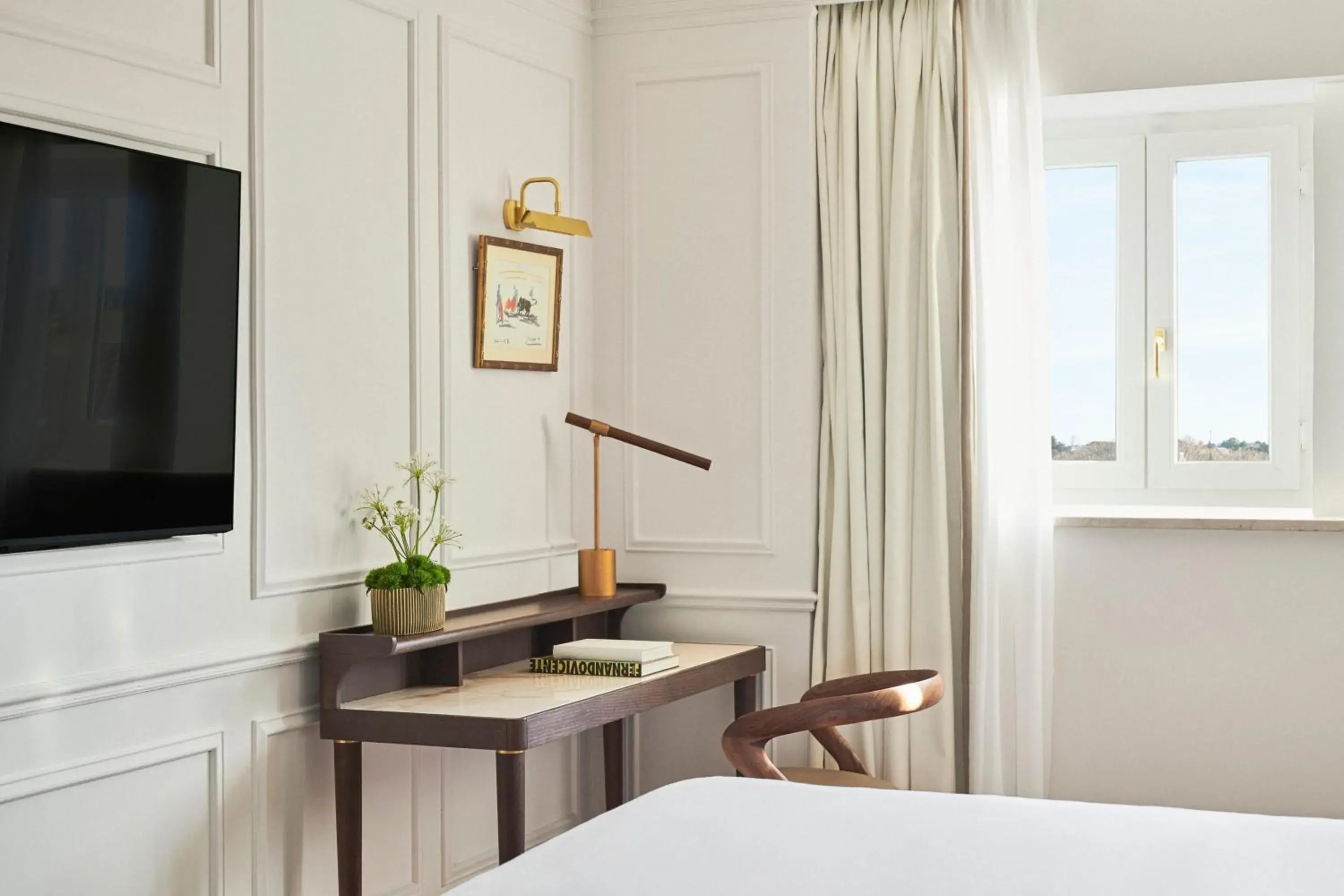 Bedroom, TV/Entertainment Center in The Westin Palace Madrid
