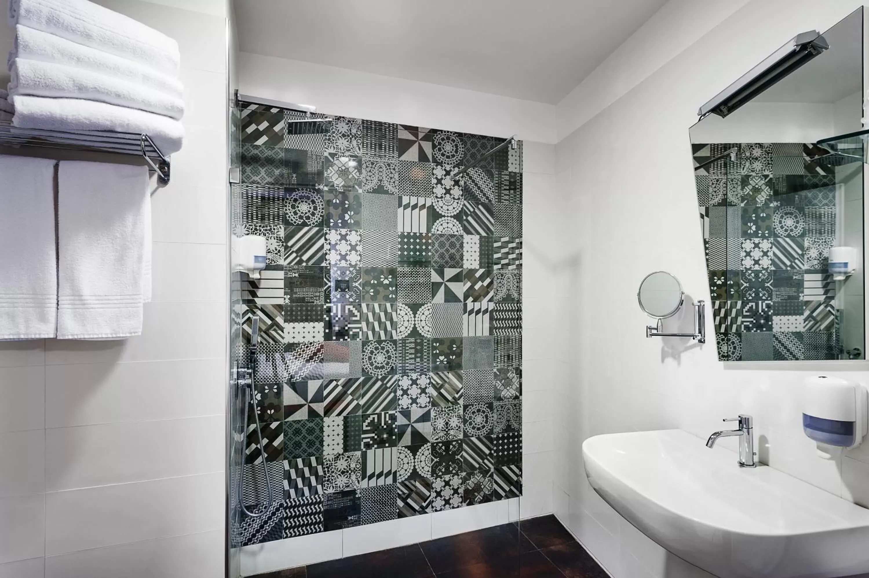 Shower, Bathroom in Ibis Styles Palermo President