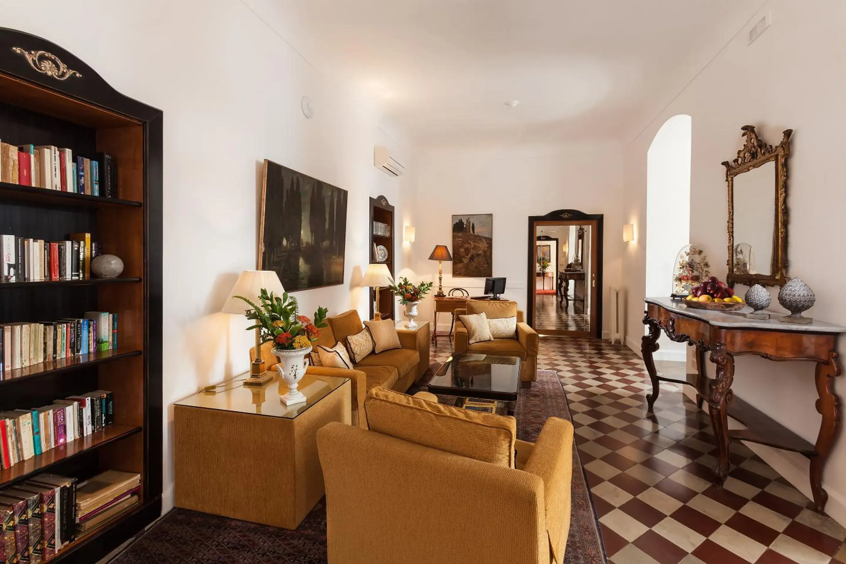 Library in Hotel Villa Belvedere