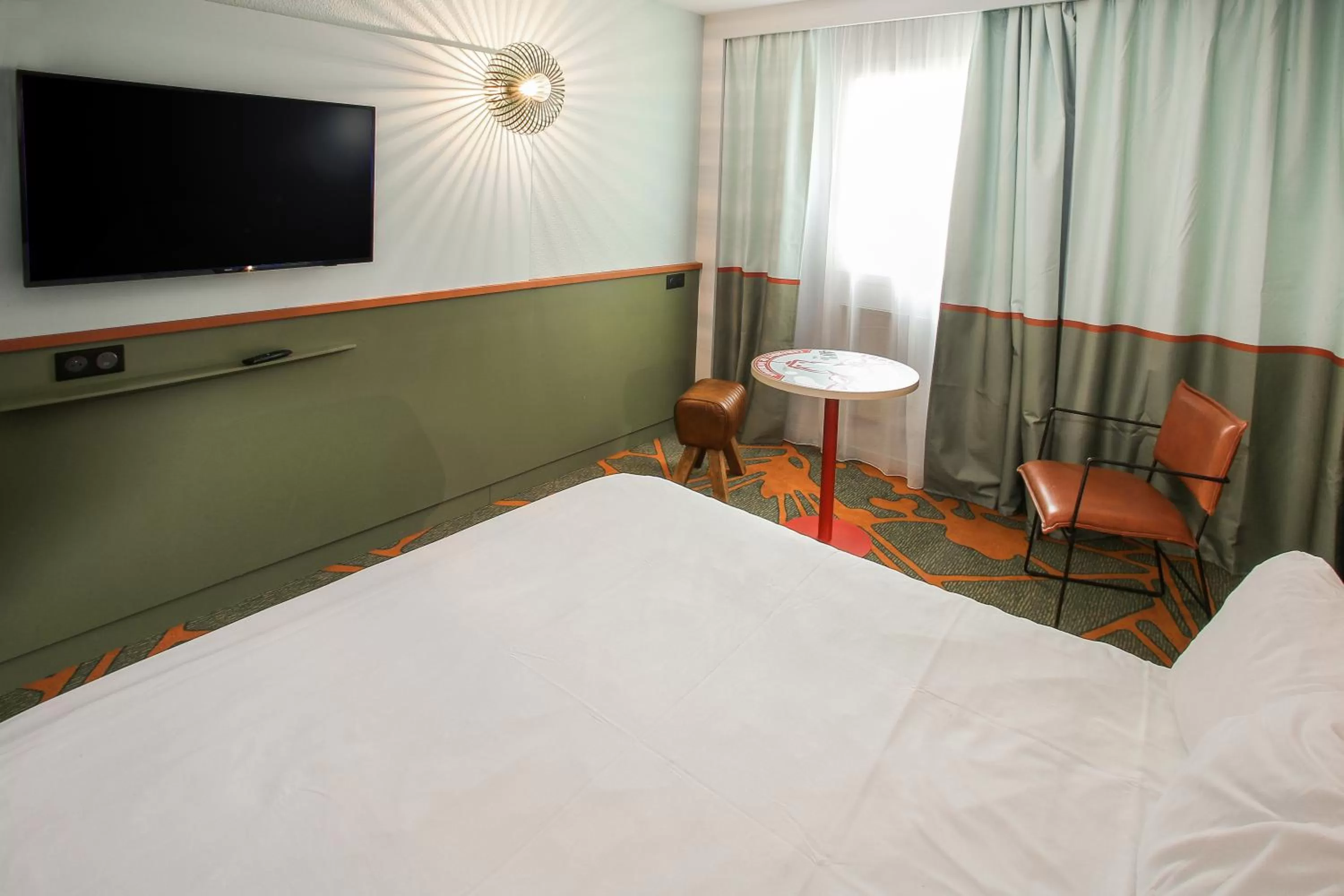 Property building, Bed in Ibis Styles Lisieux Normandie