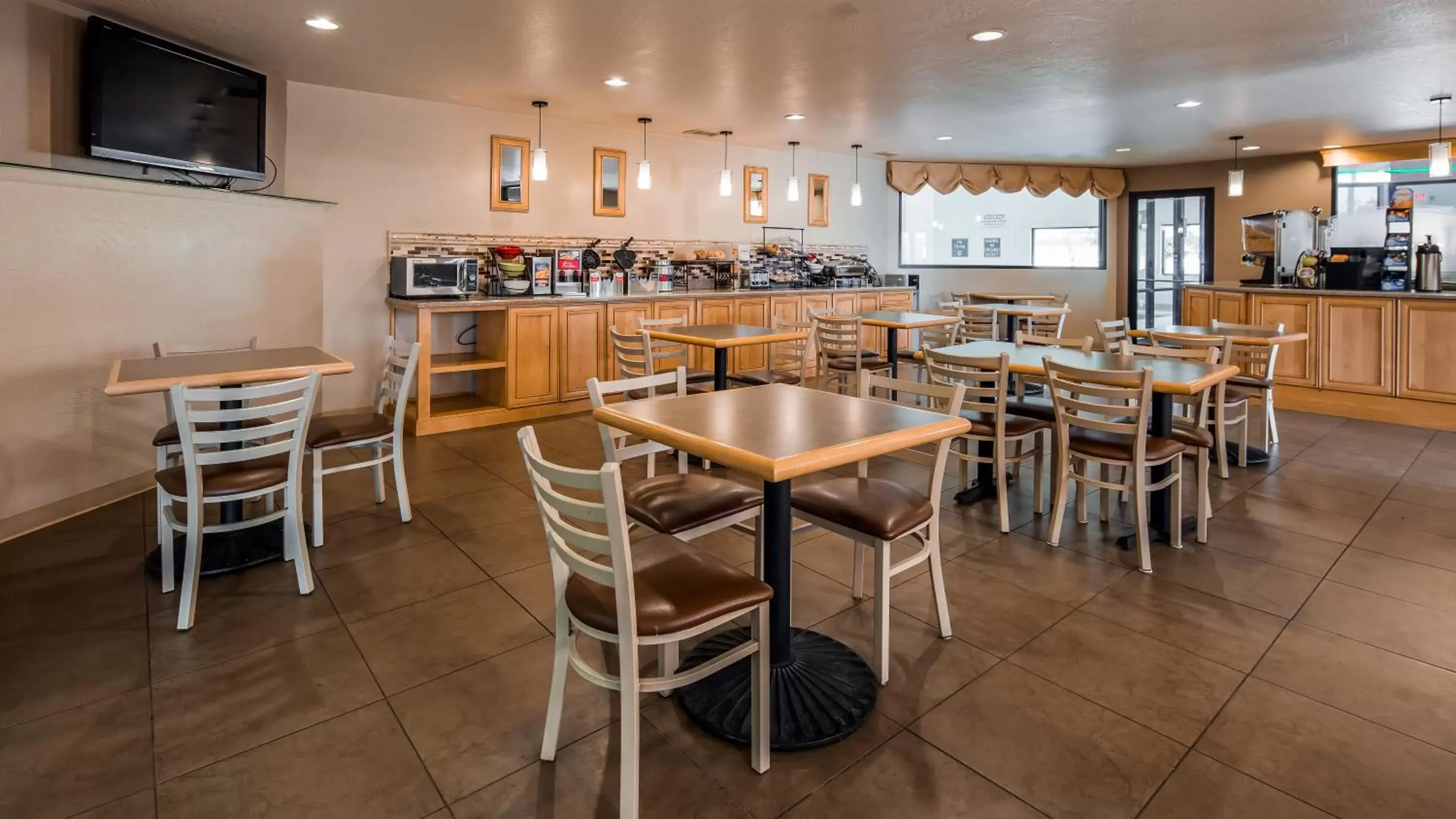 Continental breakfast, Restaurant/Places to Eat in Best Western Plus Great Northern Inn