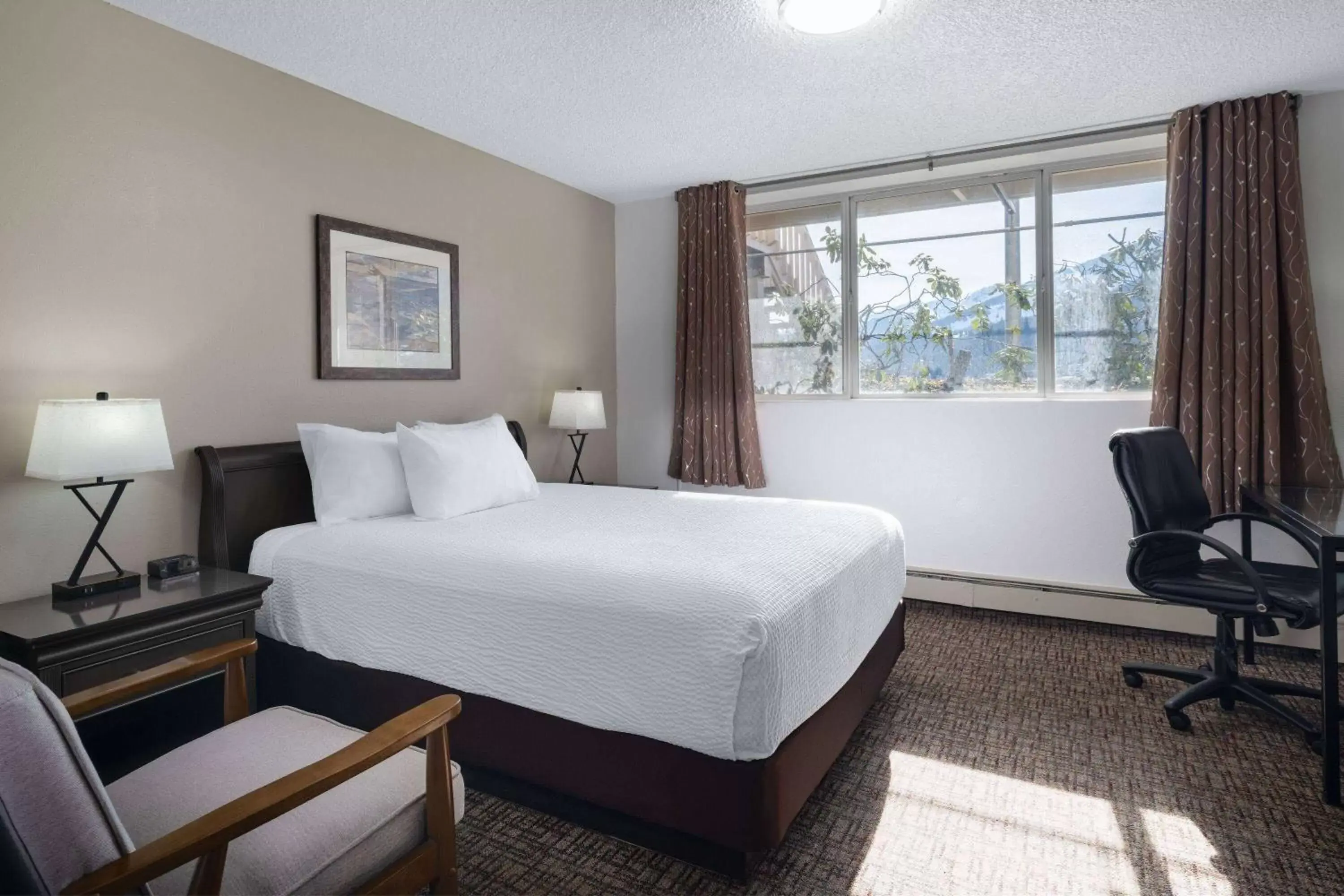 Photo of the whole room, Bed in Ramada by Wyndham Juneau