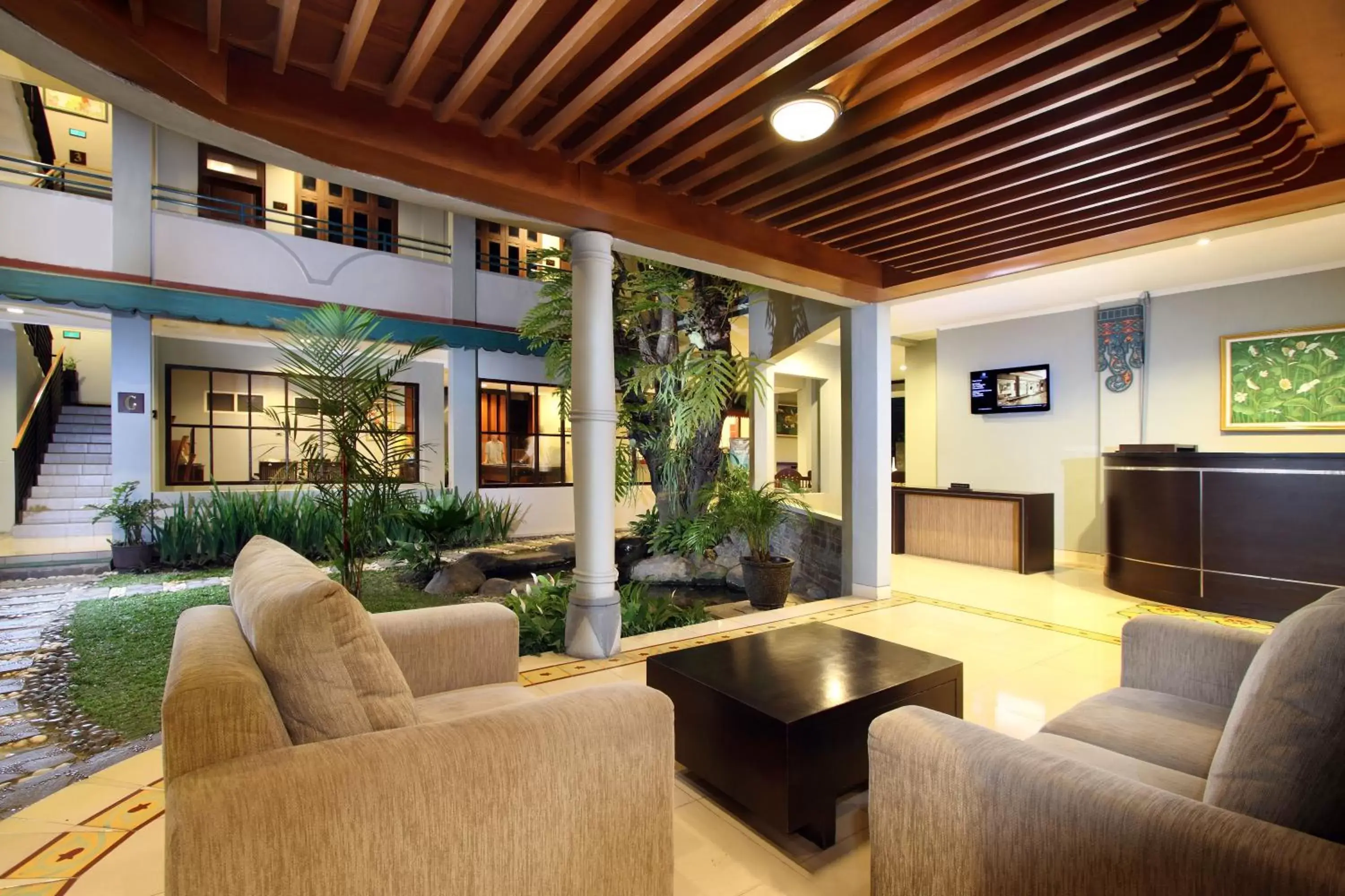 Lobby or reception, Seating Area in Cakra Kusuma Hotel