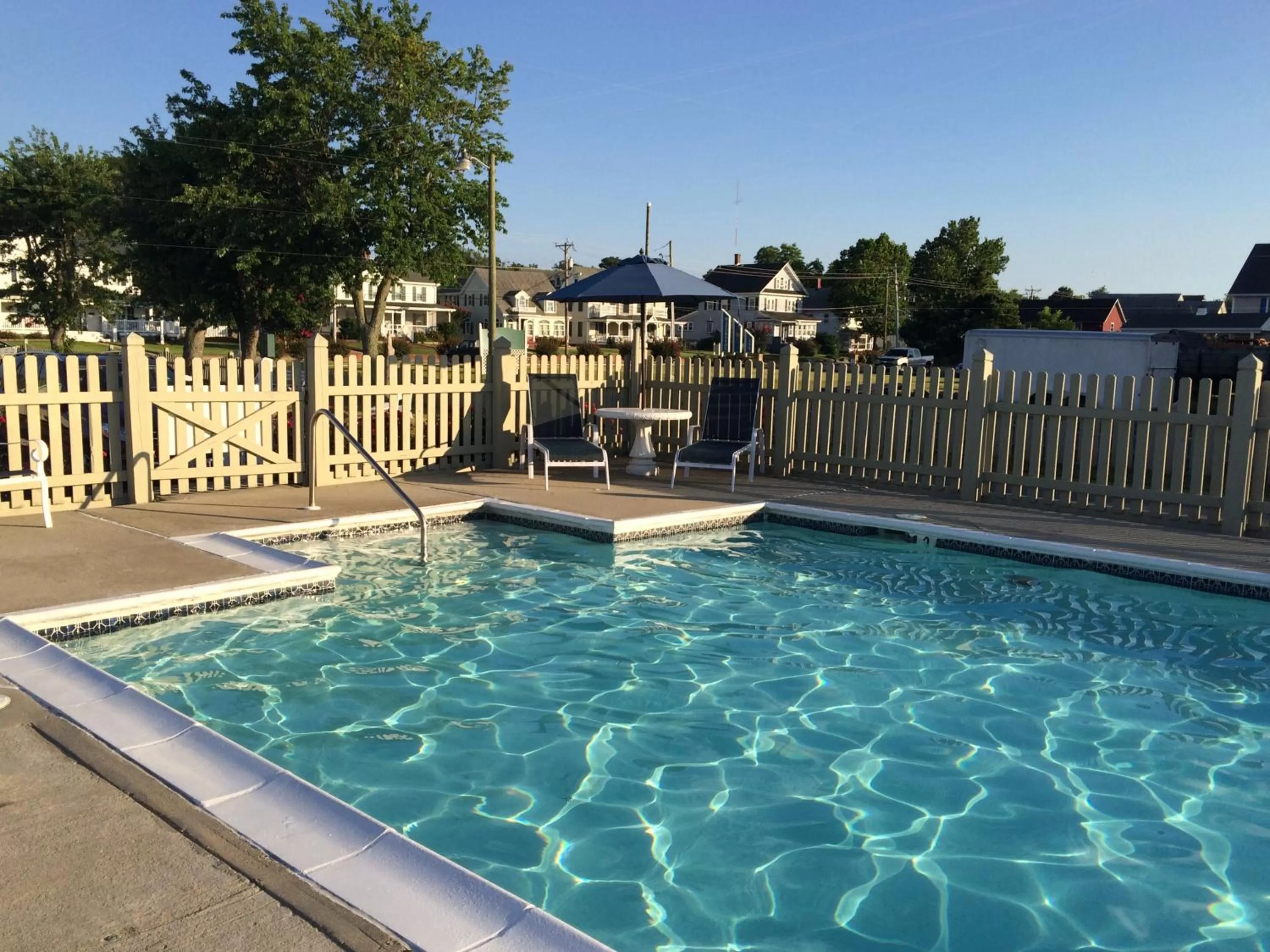 Swimming pool in Anchor Inn