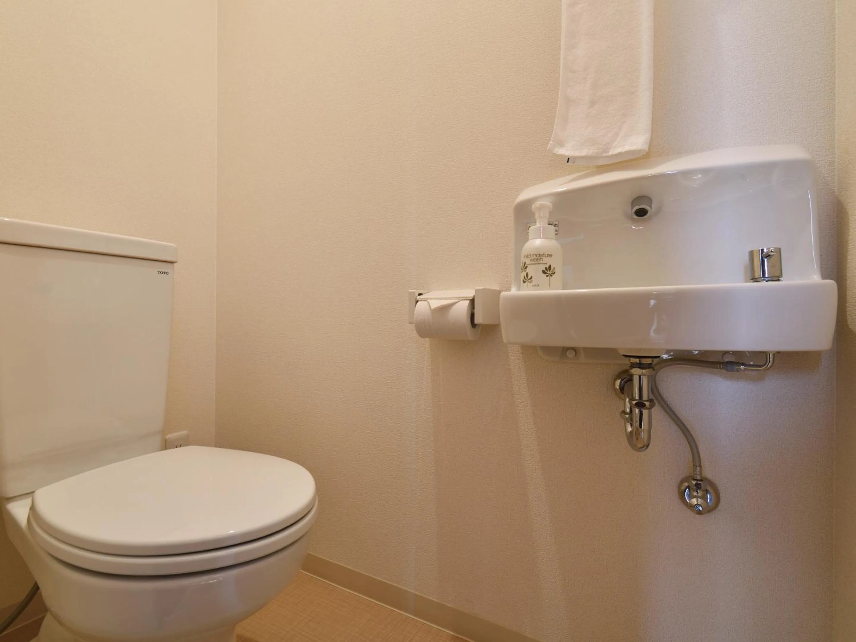 Toilet in Condominium L's INN